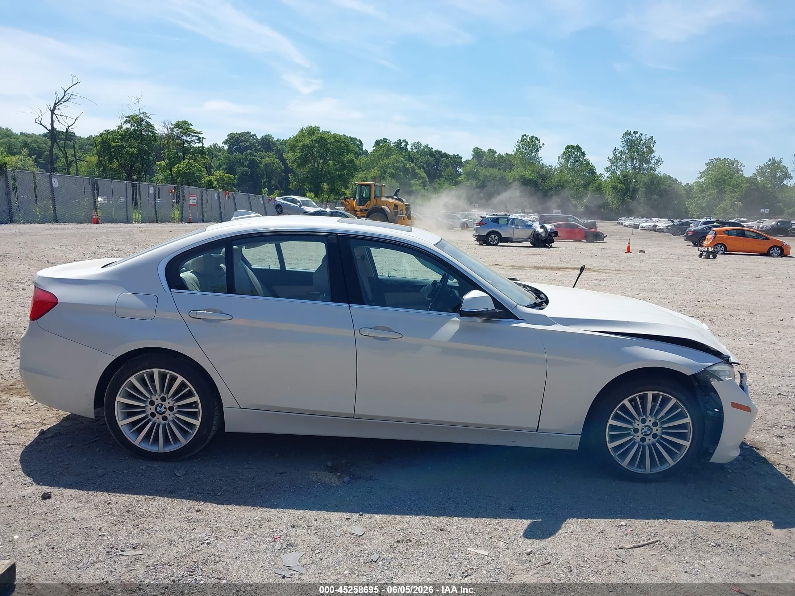2015 Bmw 328i Xdrive Белый vin: WBA3B3G56FNT17283