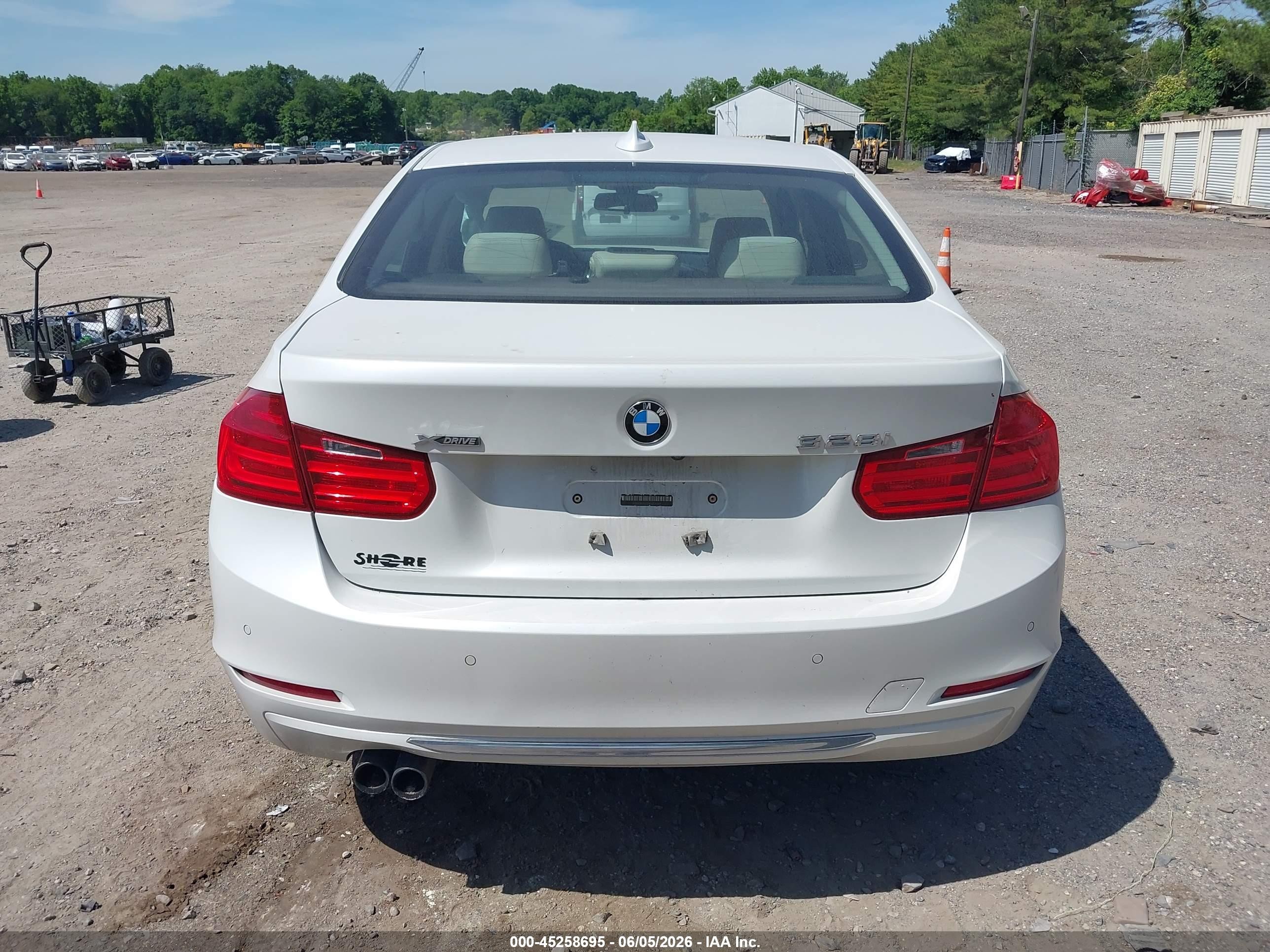 2015 Bmw 328i Xdrive Белый vin: WBA3B3G56FNT17283
