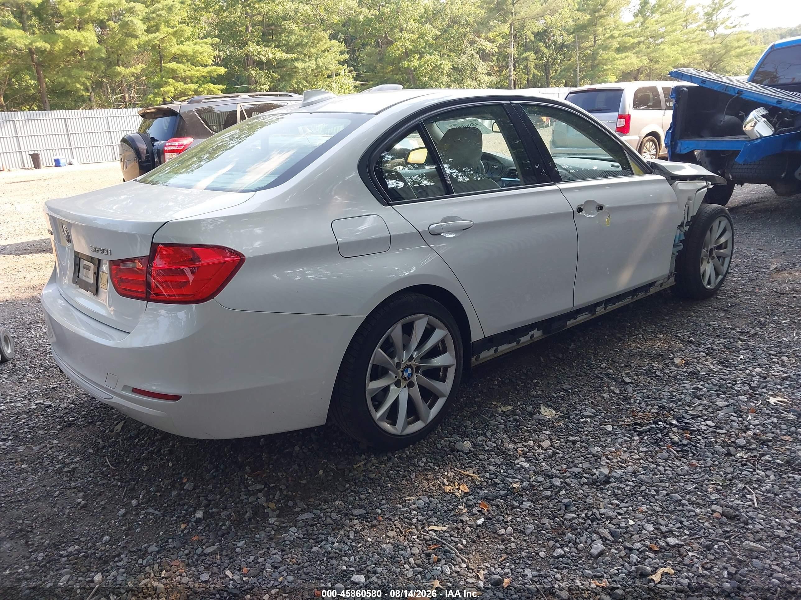 2013 Bmw 328i Xdrive White vin: WBA3B5C57DF592492
