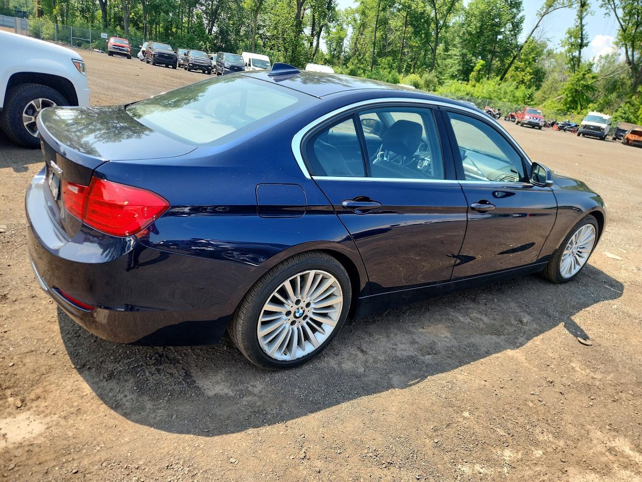 2013 Bmw 328 Xi Sulev Синий vin: WBA3B5C59DF596754