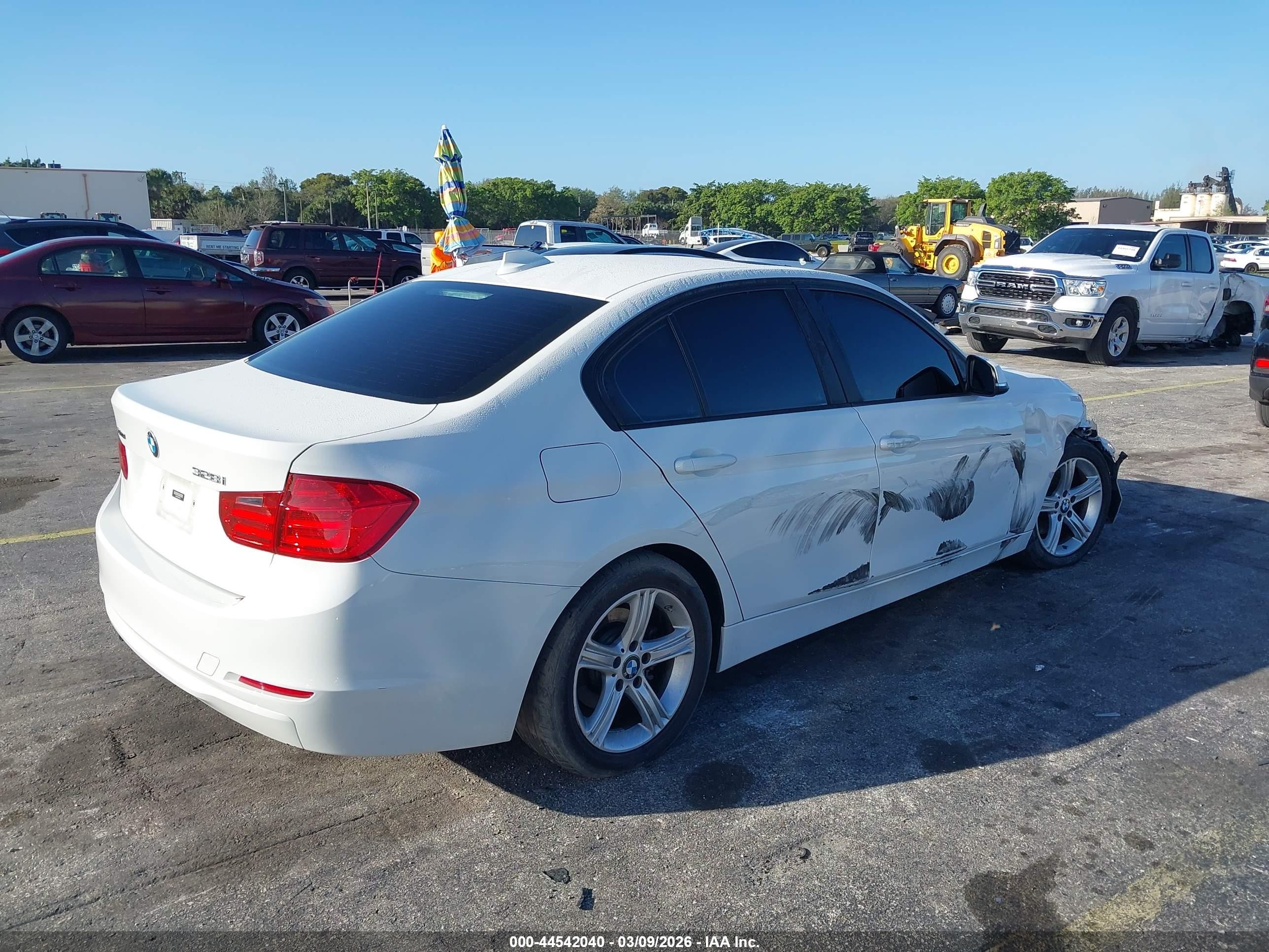 2014 Bmw 328i Xdrive White vin: WBA3B5C59EP540373