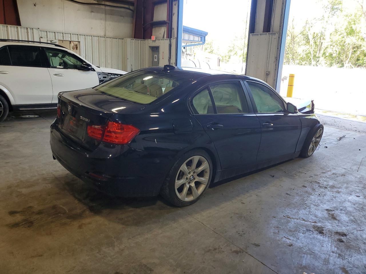 2015 Bmw 328 Xi Sulev Blue vin: WBA3B5C5XFF962210