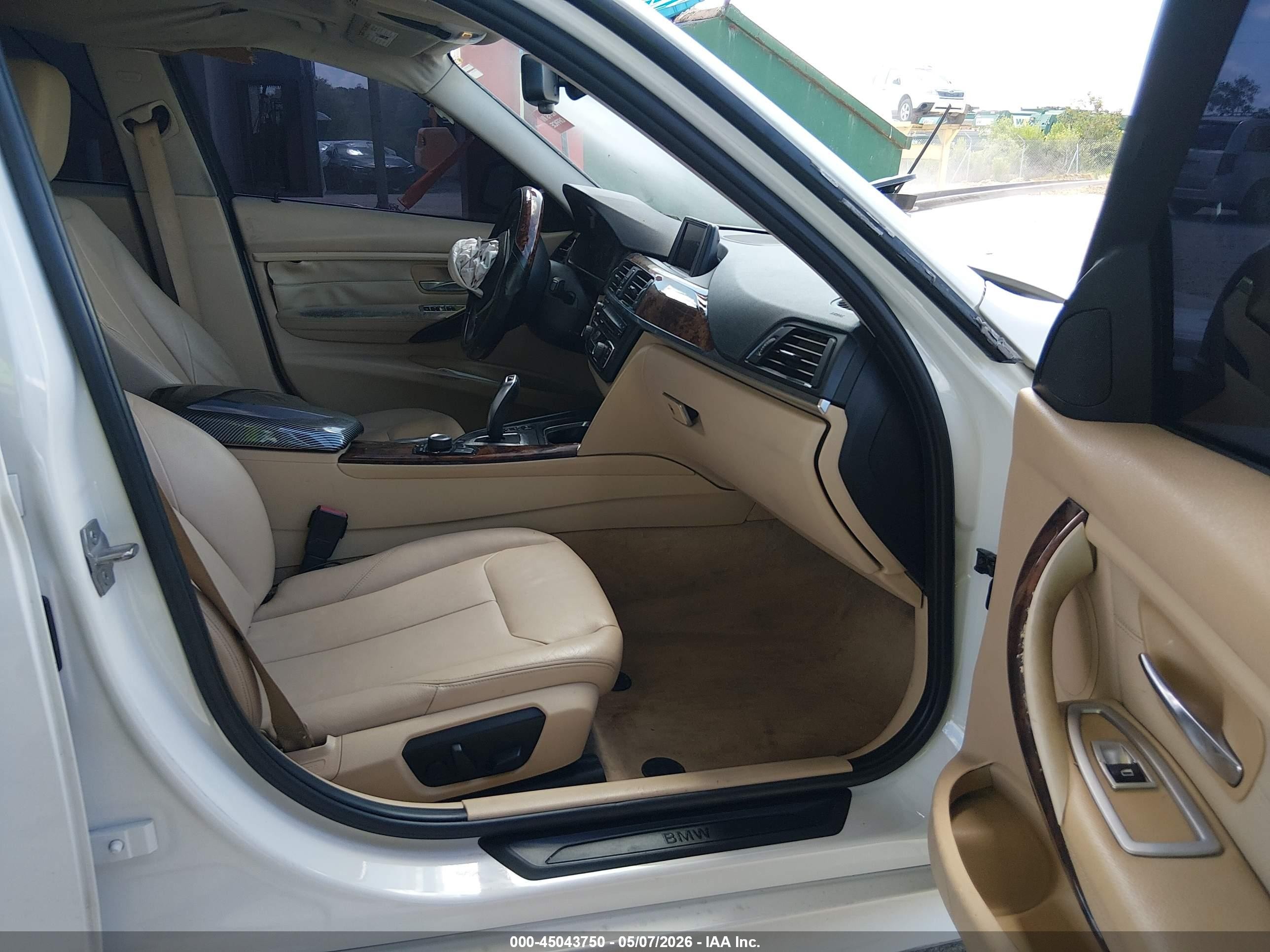 2014 Bmw 328i Xdrive White vin: WBA3B5G52ENS08071