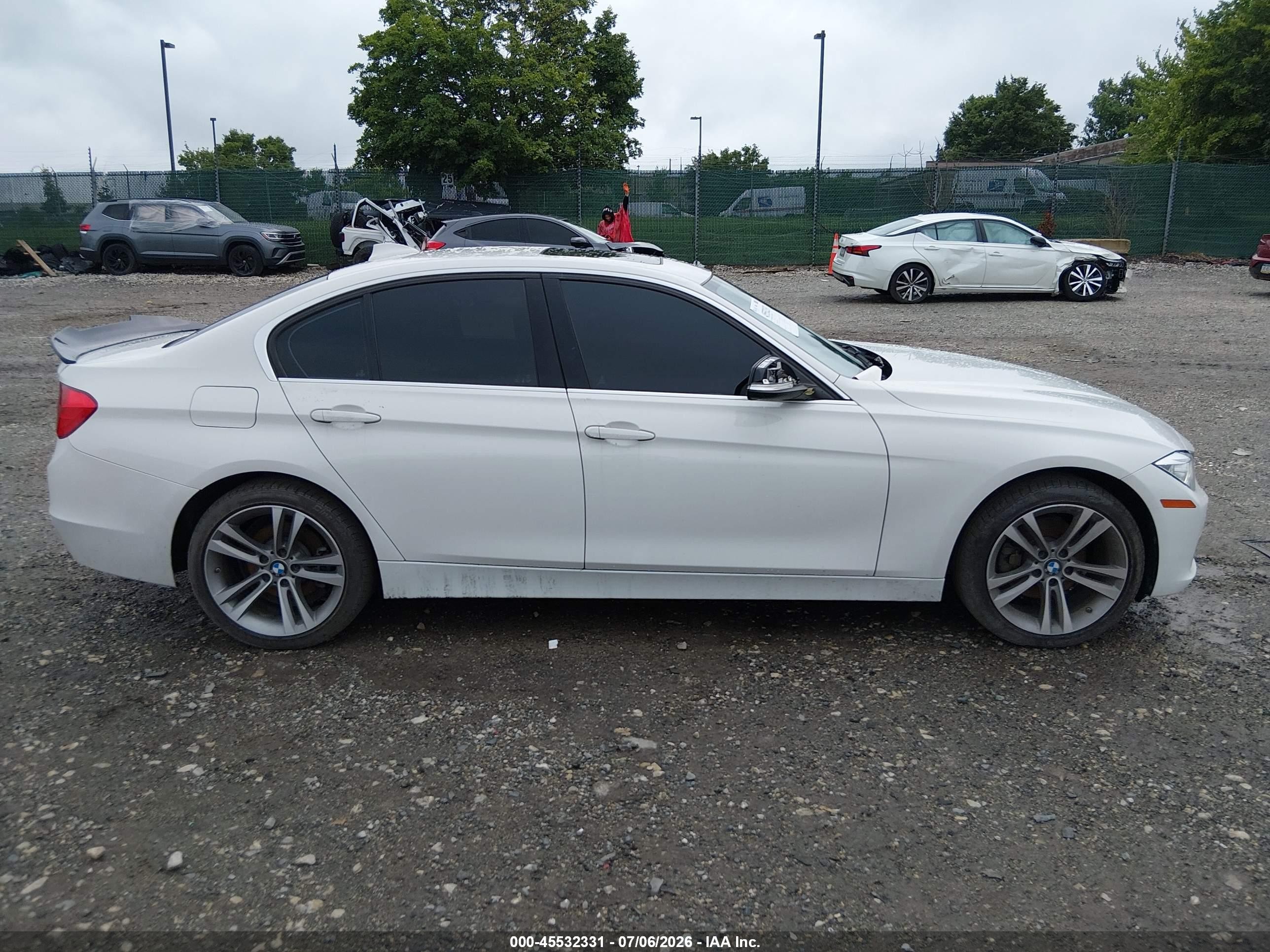 2015 Bmw 328i Xdrive Белый vin: WBA3B5G52FNS12011