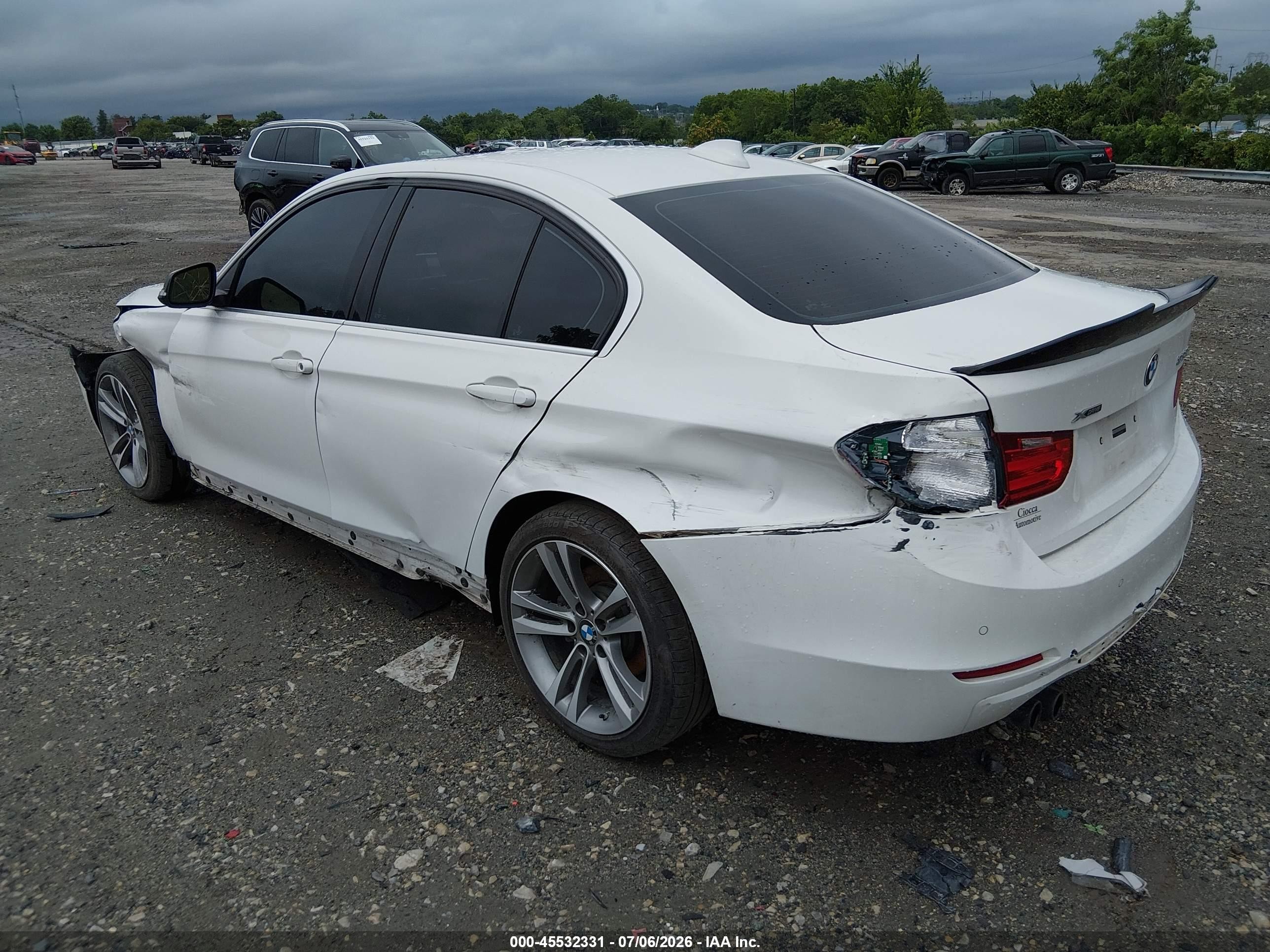 2015 Bmw 328i Xdrive Белый vin: WBA3B5G52FNS12011