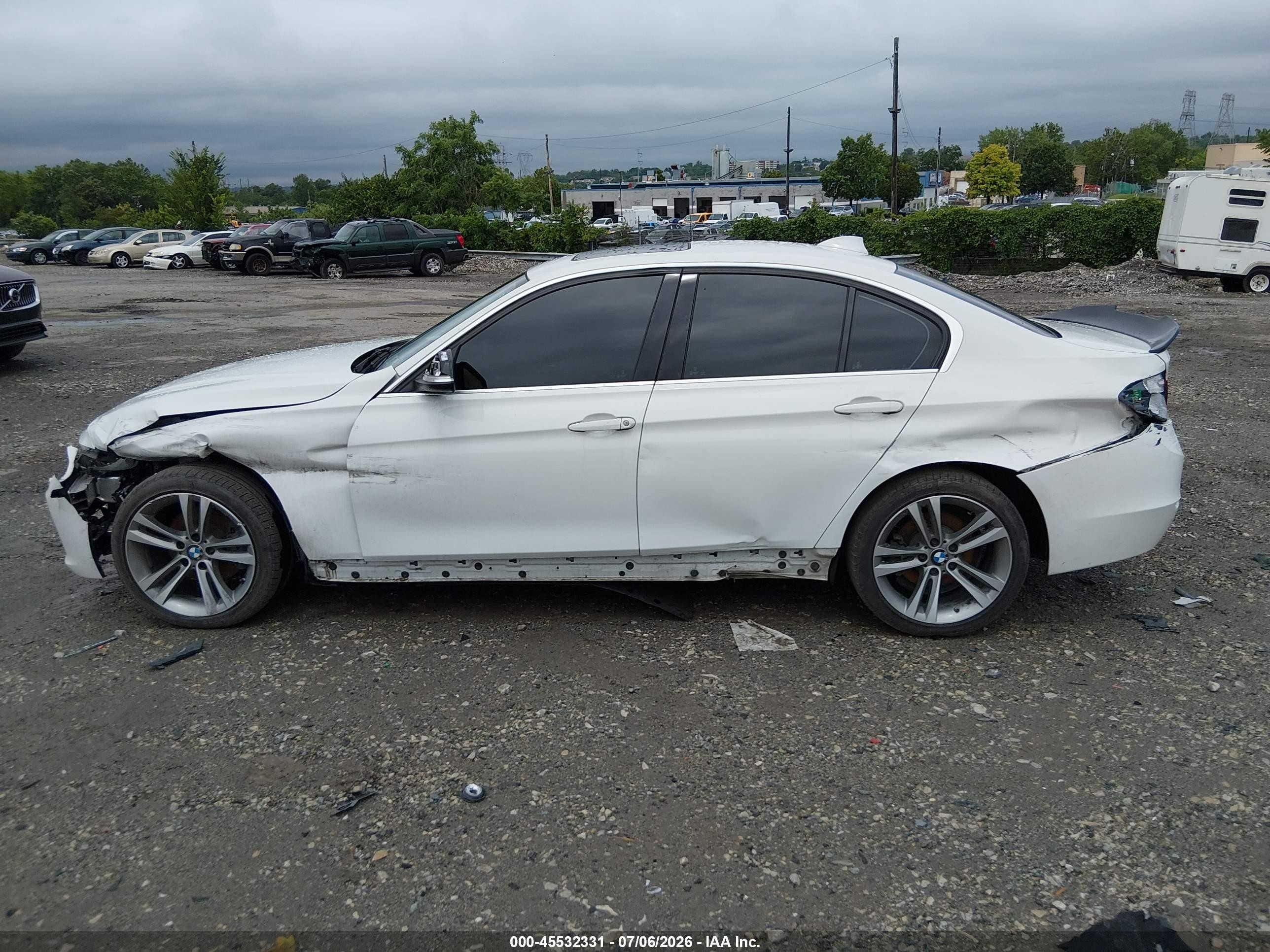 2015 Bmw 328i Xdrive Белый vin: WBA3B5G52FNS12011