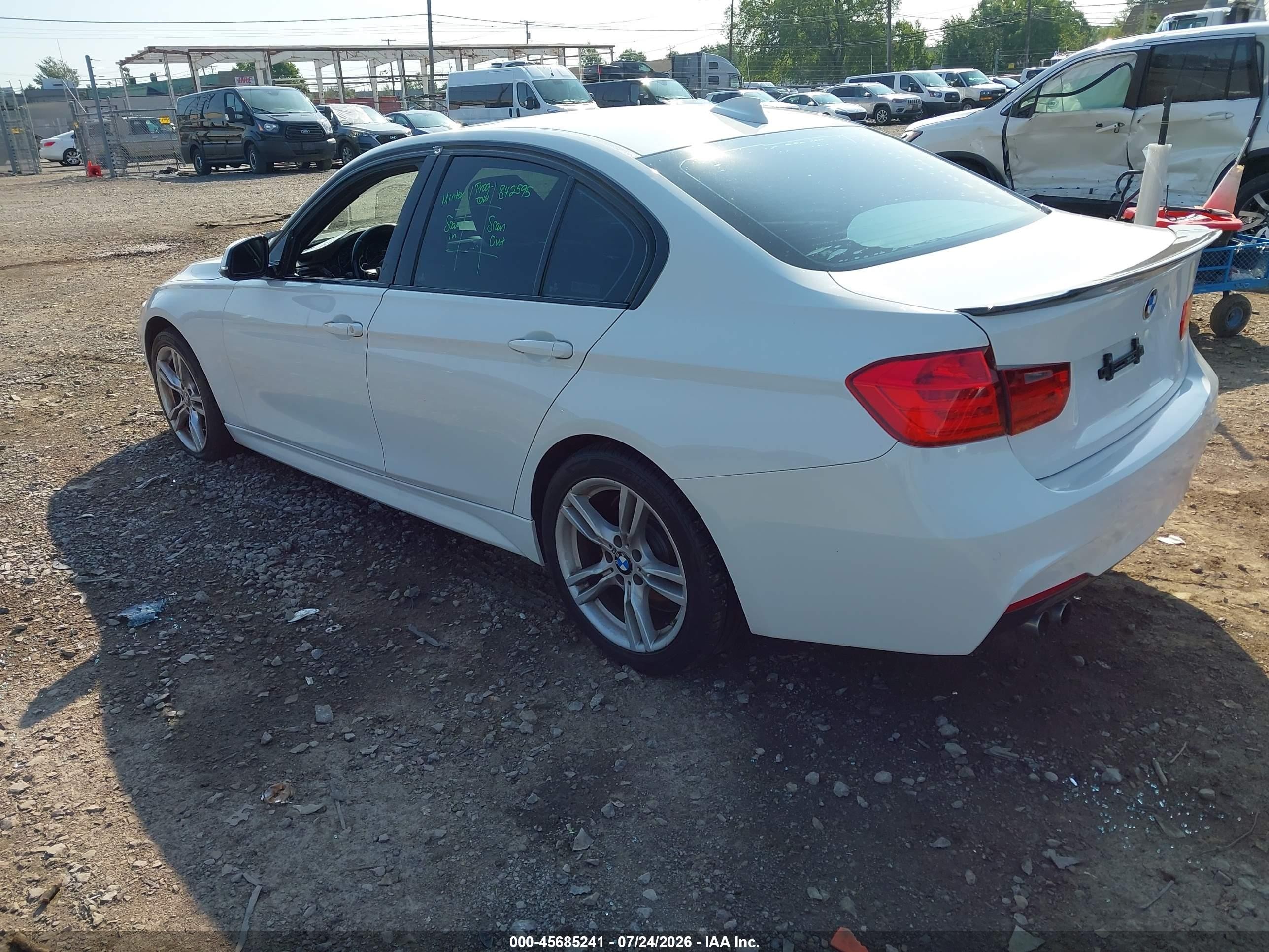 2013 Bmw 328i Xdrive Белый vin: WBA3B5G54DNS02173
