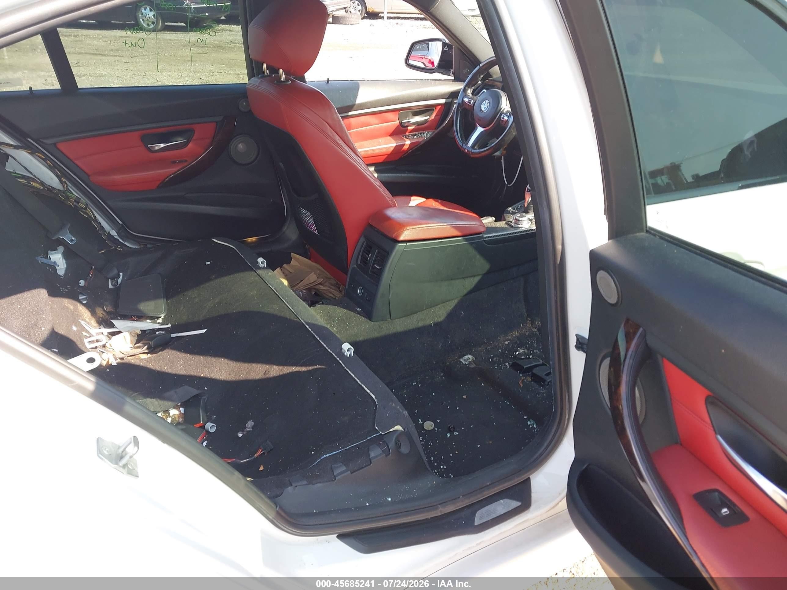 2013 Bmw 328i Xdrive Белый vin: WBA3B5G54DNS02173