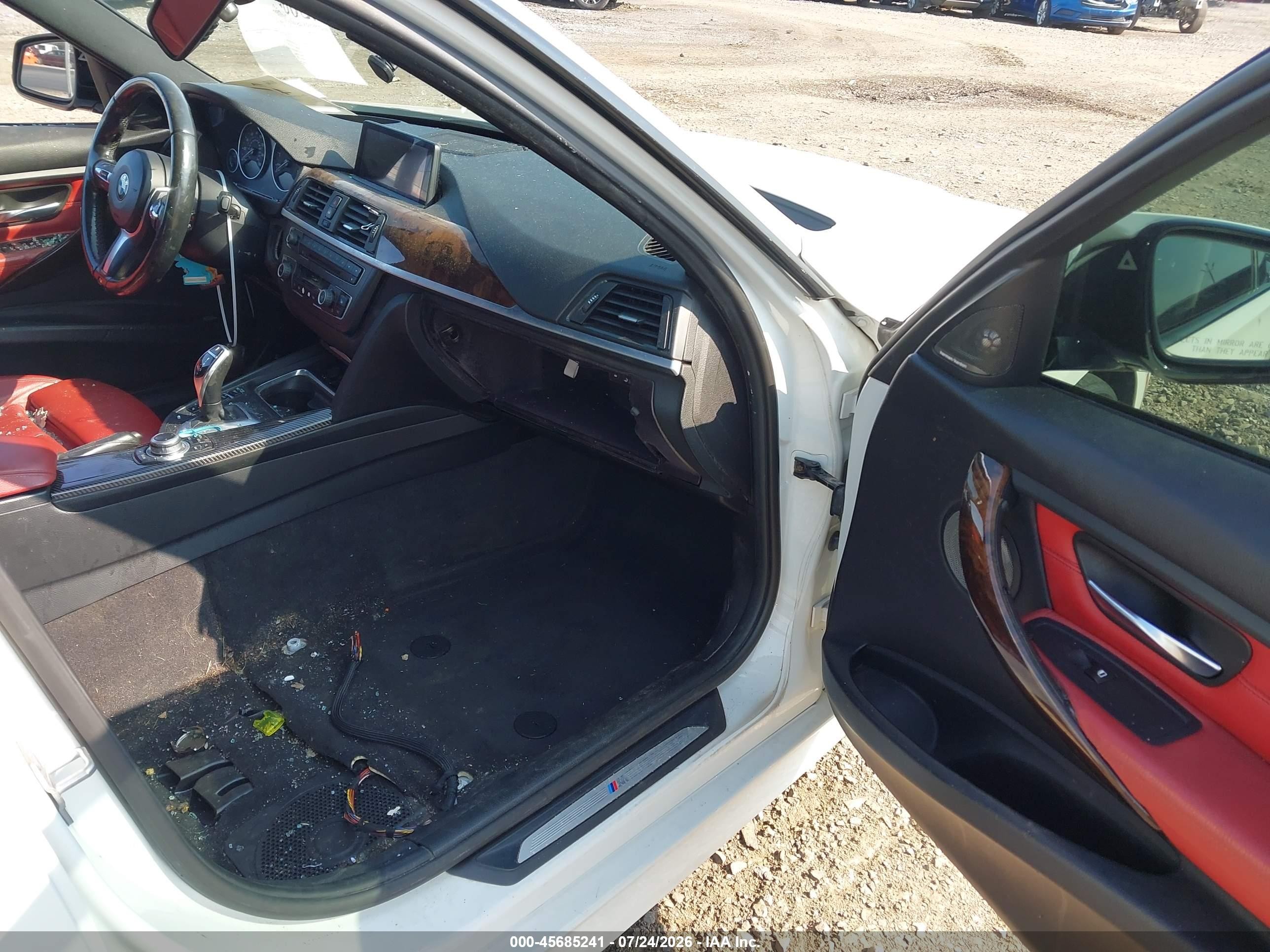 2013 Bmw 328i Xdrive Белый vin: WBA3B5G54DNS02173