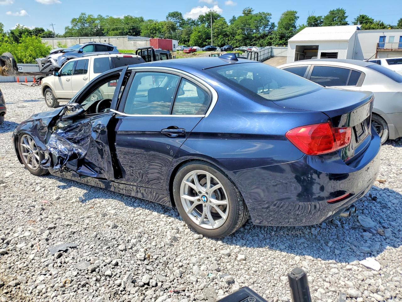 2015 Bmw 328 Xi Sulev Blue vin: WBA3B5G55FNS12620