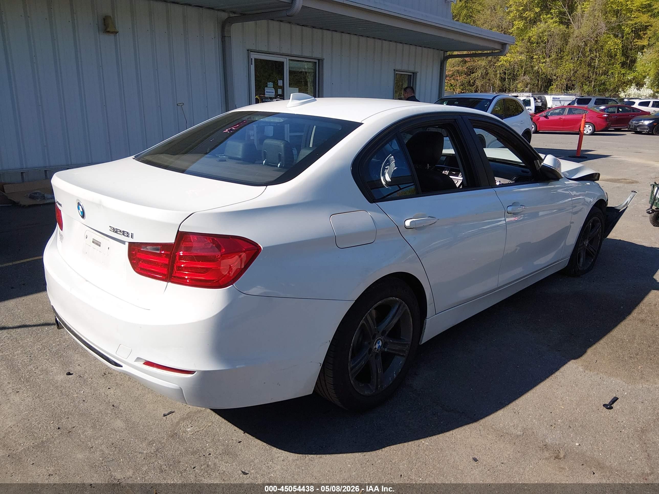 2015 Bmw 328i Xdrive White vin: WBA3B5G56FNS15588