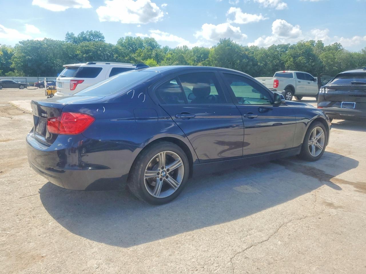 2015 Bmw 328 Xi Sulev Blue vin: WBA3B5G56FNS18667