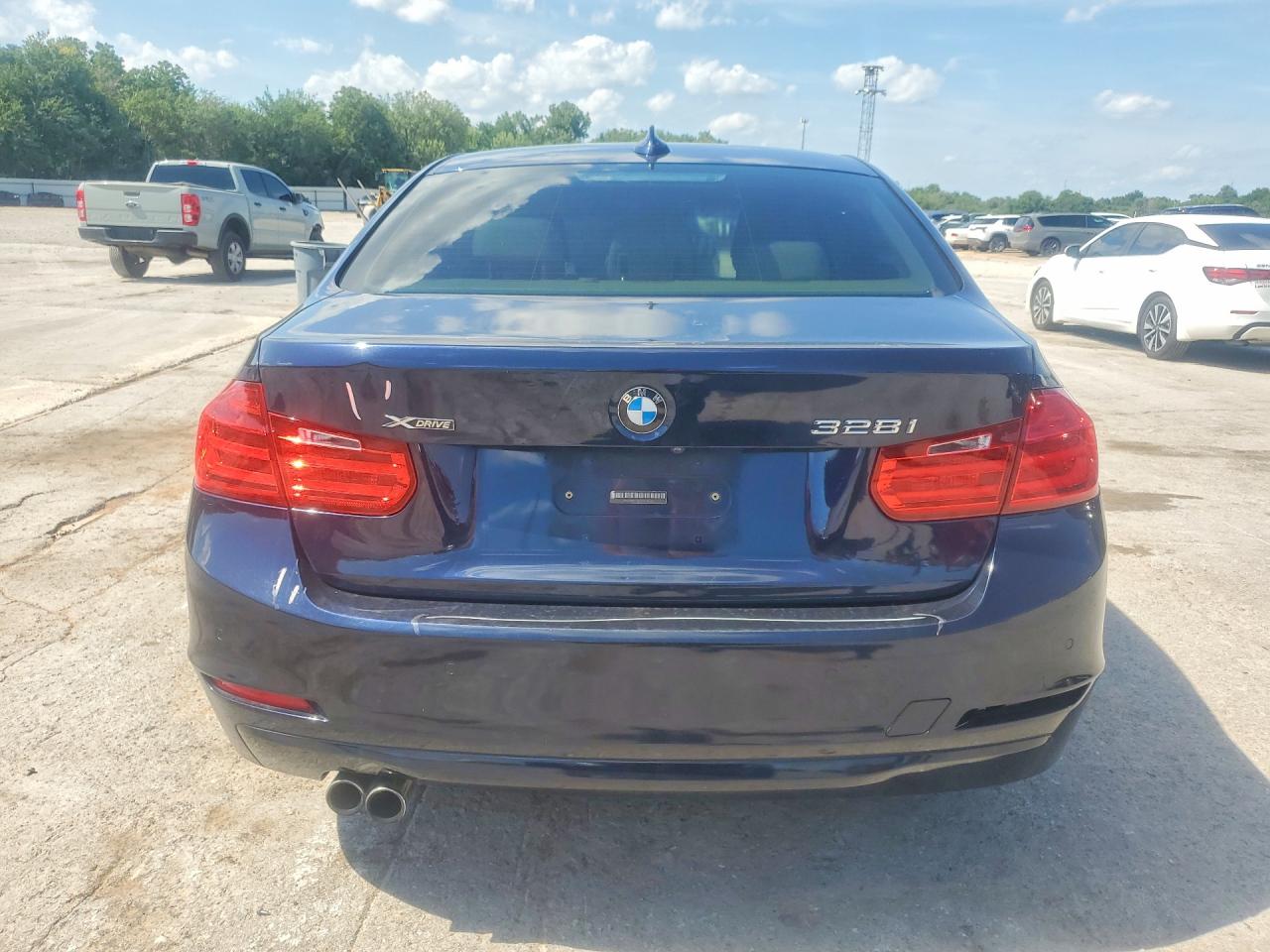 2015 Bmw 328 Xi Sulev Blue vin: WBA3B5G56FNS18667