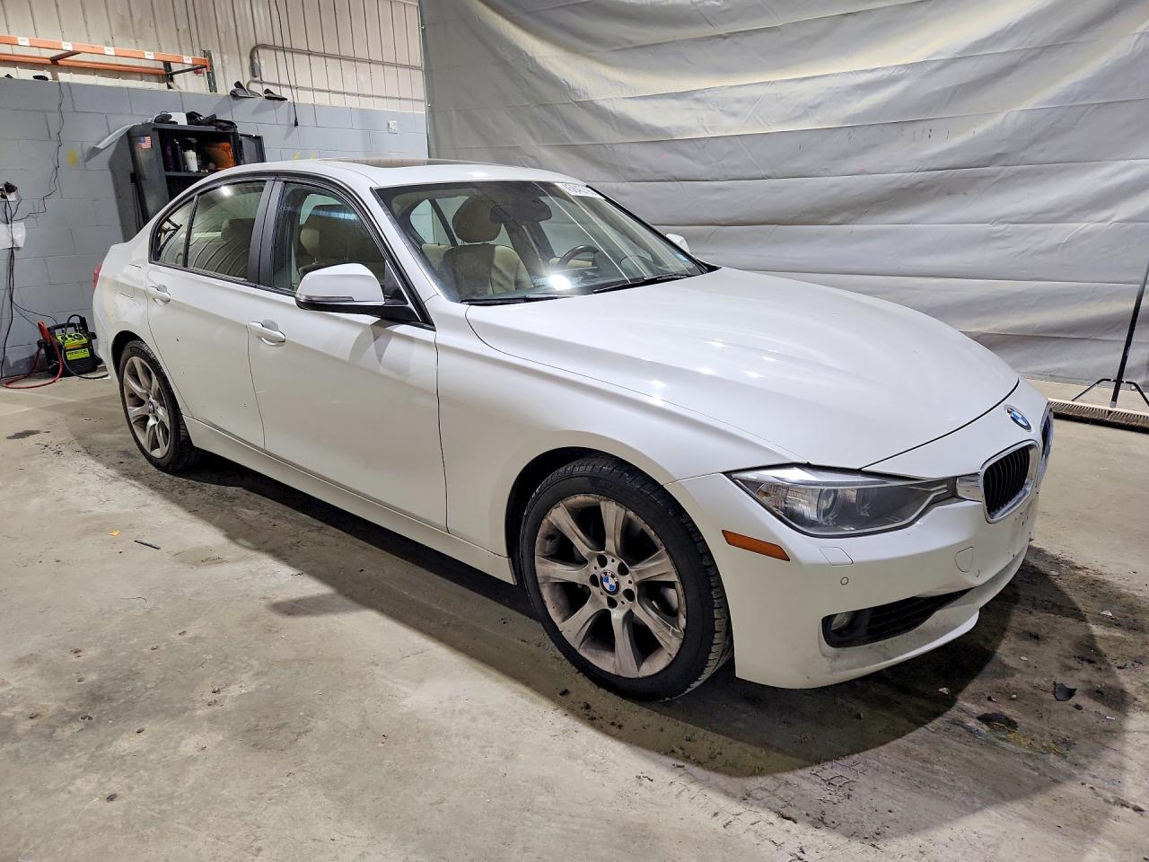 2014 Bmw 335 Xi White vin: WBA3B9G53ENR90291