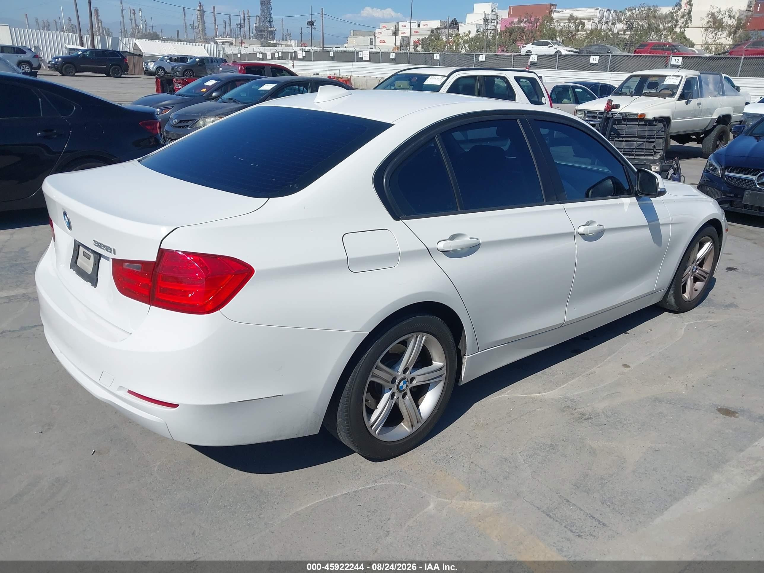 2013 Bmw 328i   White vin: WBA3C1C51DF441136