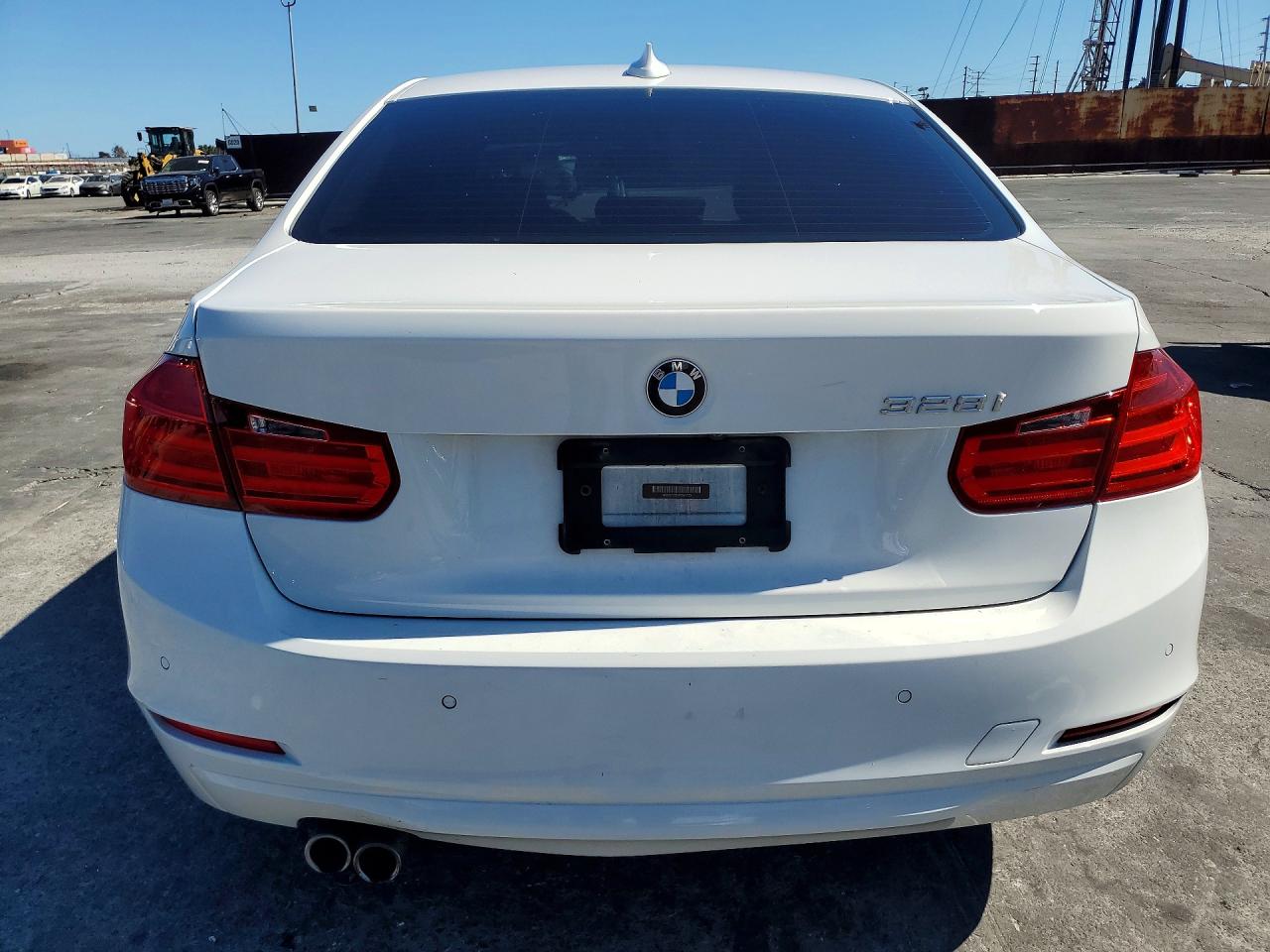 2015 Bmw 328 I Sulev Белый vin: WBA3C1C51FP851173