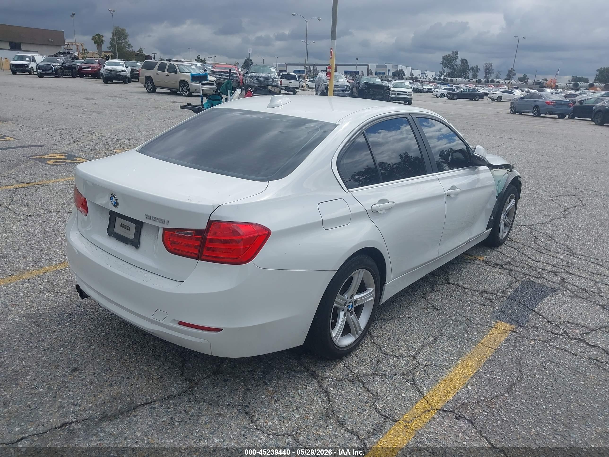2015 Bmw 328i   White vin: WBA3C1C52FK117882