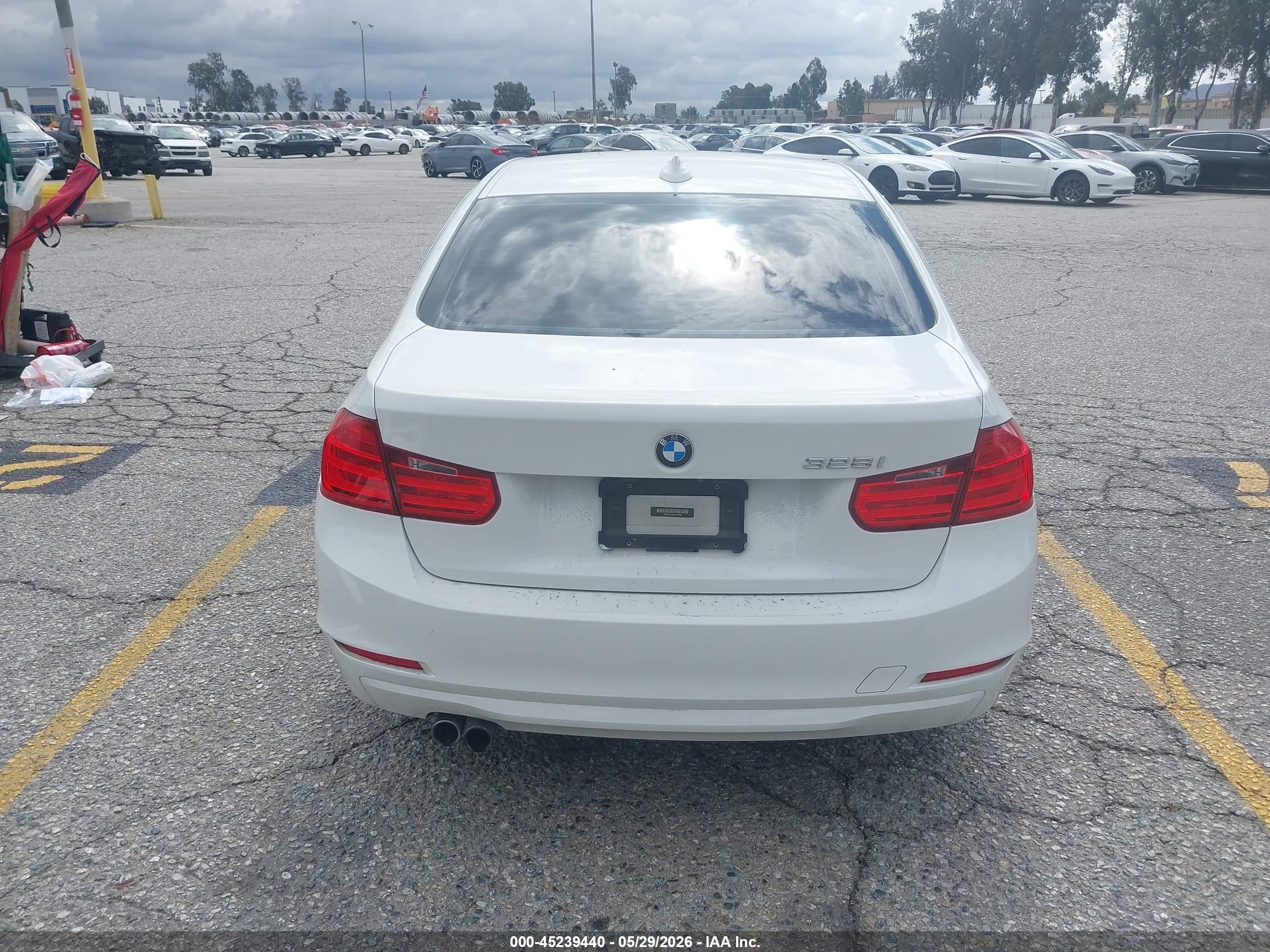 2015 Bmw 328i   White vin: WBA3C1C52FK117882