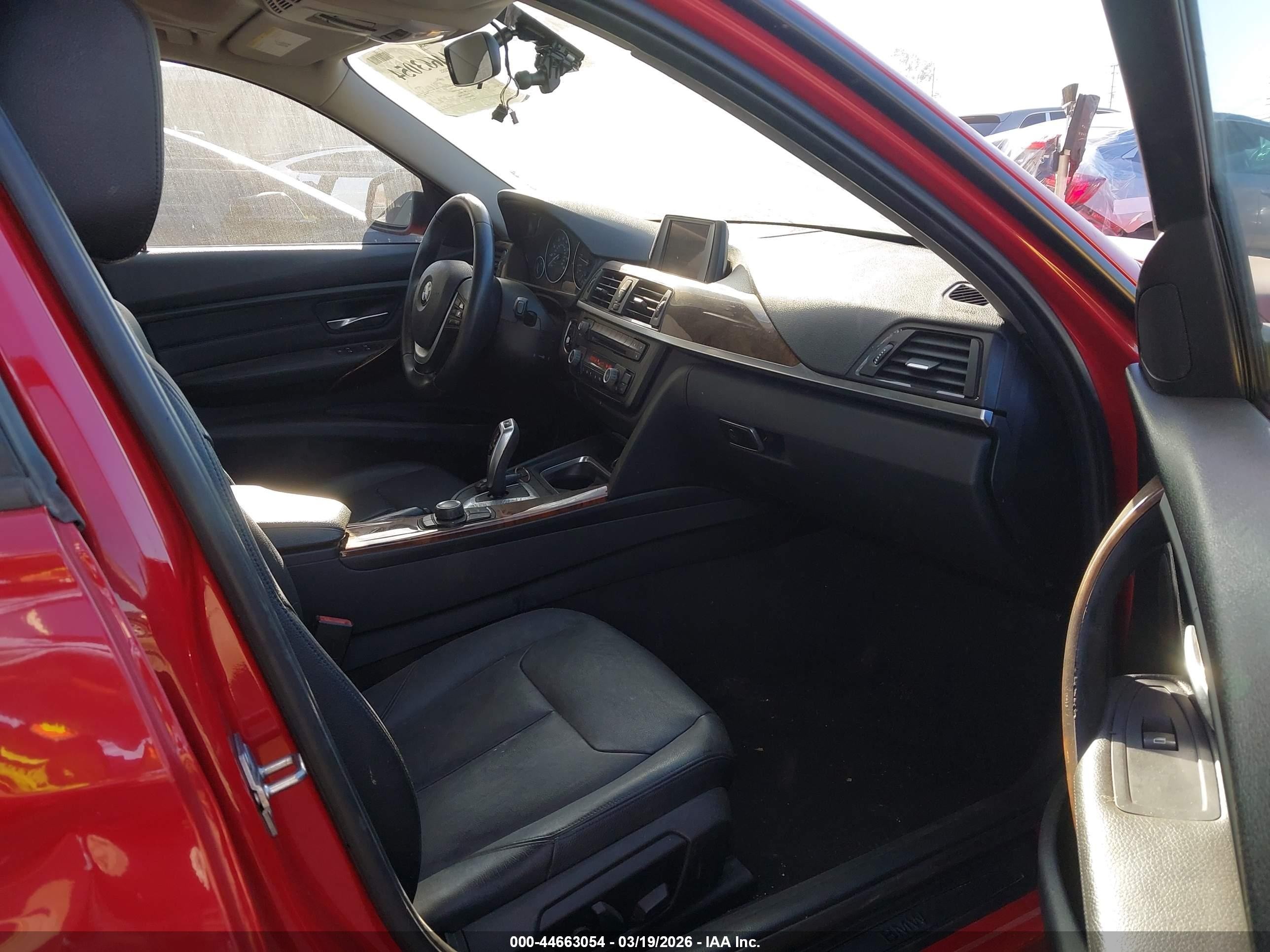 2014 Bmw 328i Красный vin: WBA3C1C54EK109569