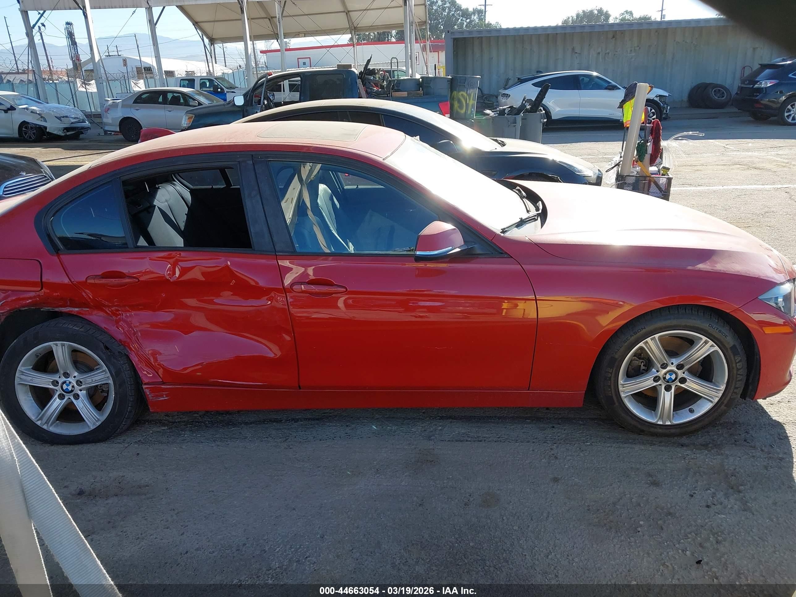 2014 Bmw 328i Красный vin: WBA3C1C54EK109569