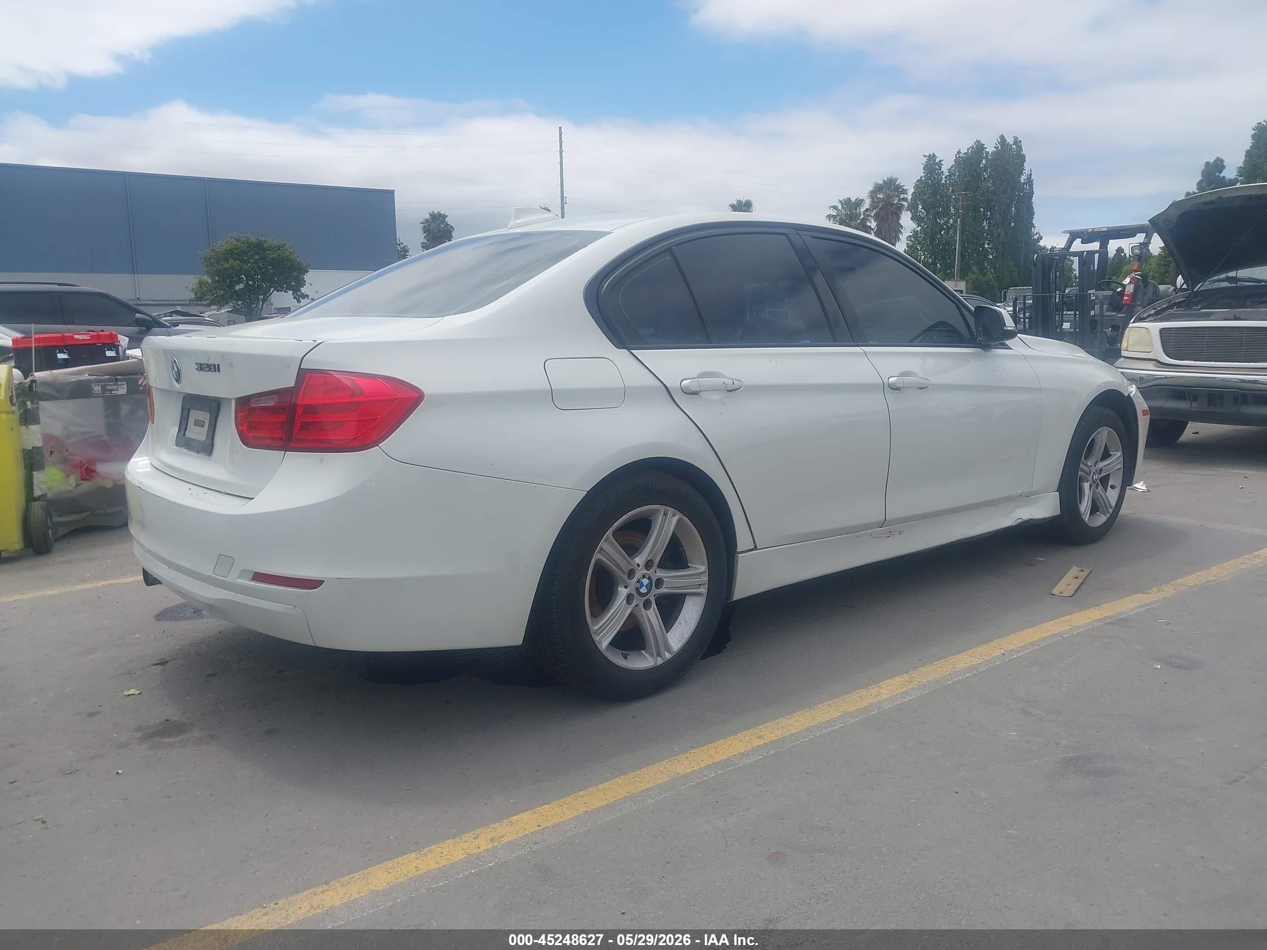 2012 Bmw 328i   White vin: WBA3C1C56CF433550