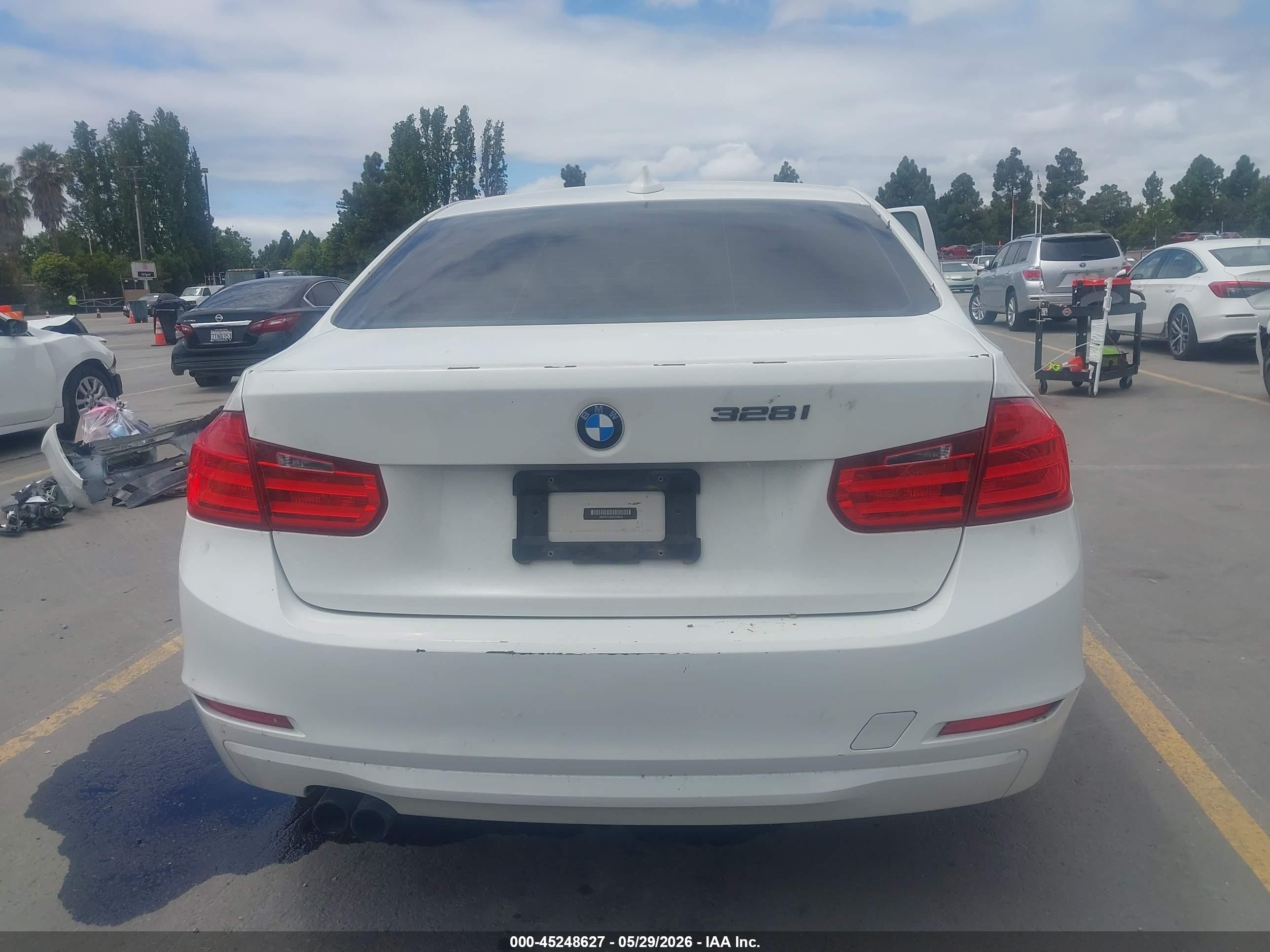 2012 Bmw 328i   White vin: WBA3C1C56CF433550