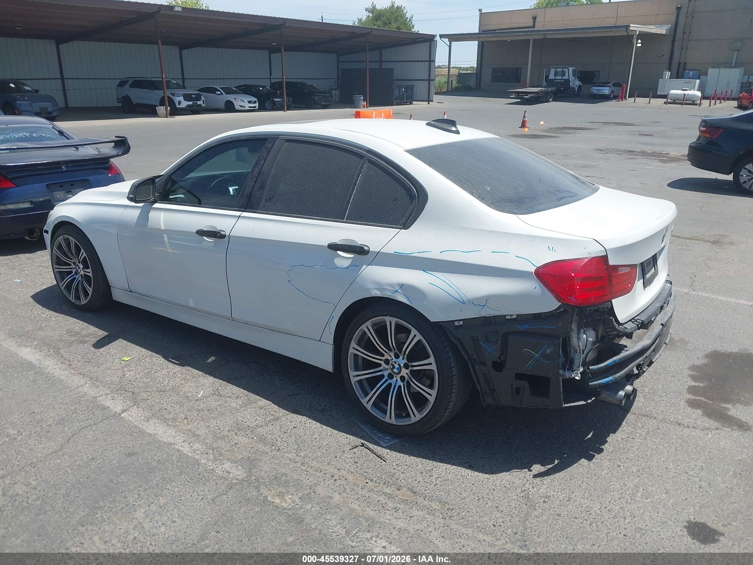 2013 Bmw 328i   Белый vin: WBA3C1C57DF440489
