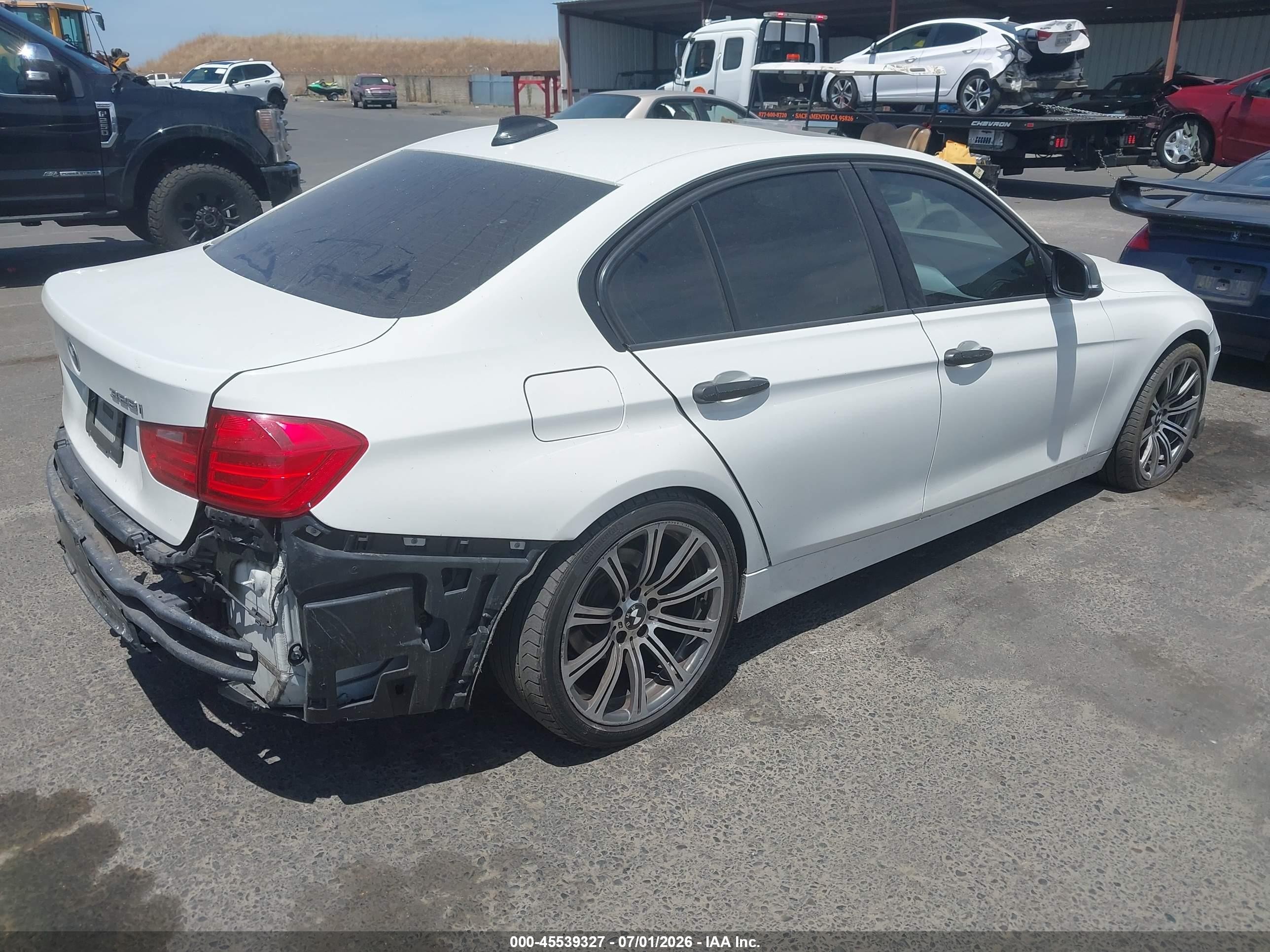 2013 Bmw 328i   Белый vin: WBA3C1C57DF440489