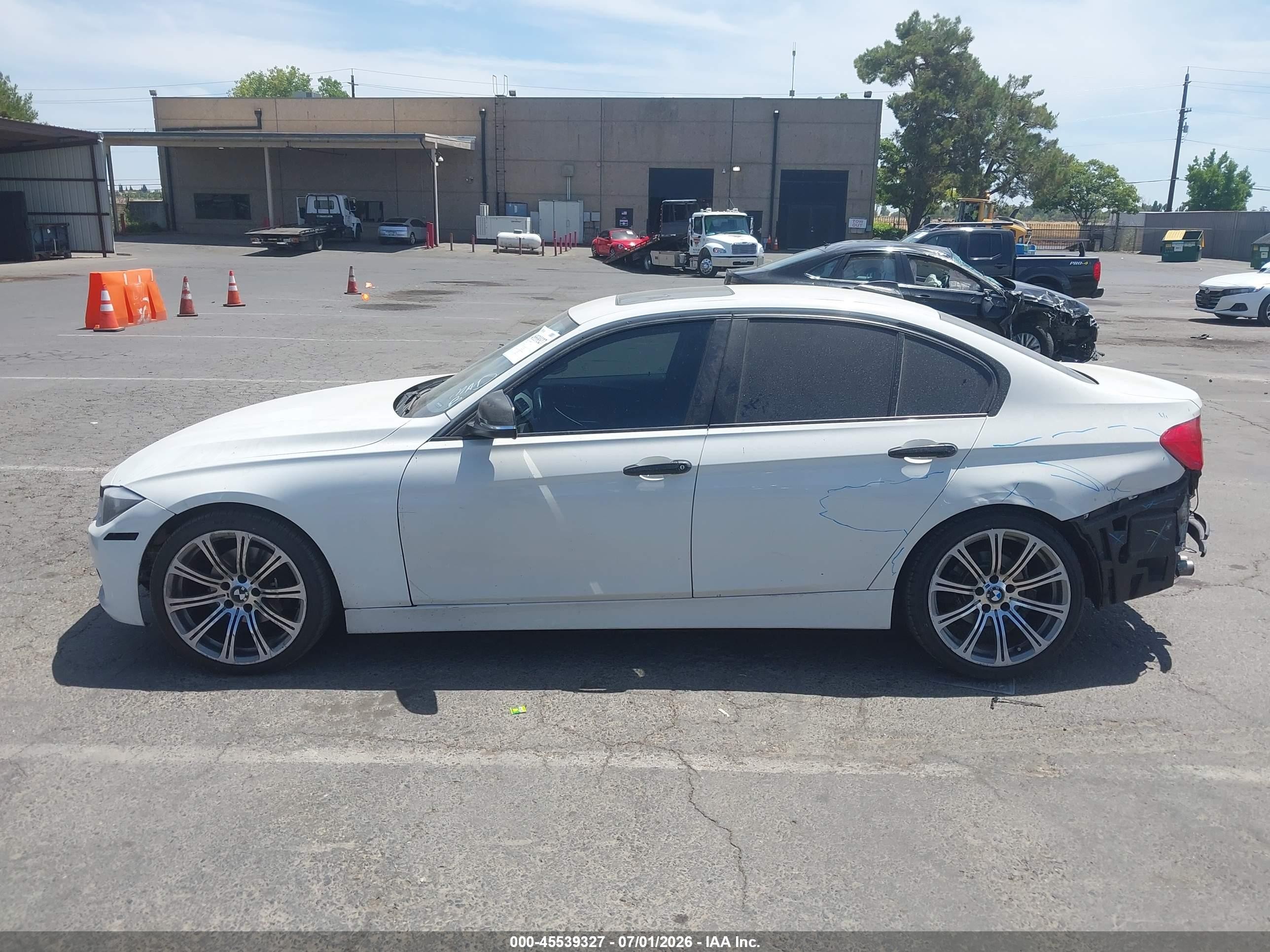 2013 Bmw 328i   Белый vin: WBA3C1C57DF440489