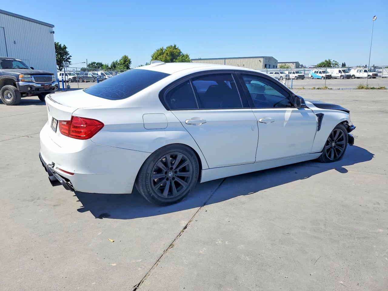2013 Bmw 328 I Sulev Белый vin: WBA3C1C59DF437903