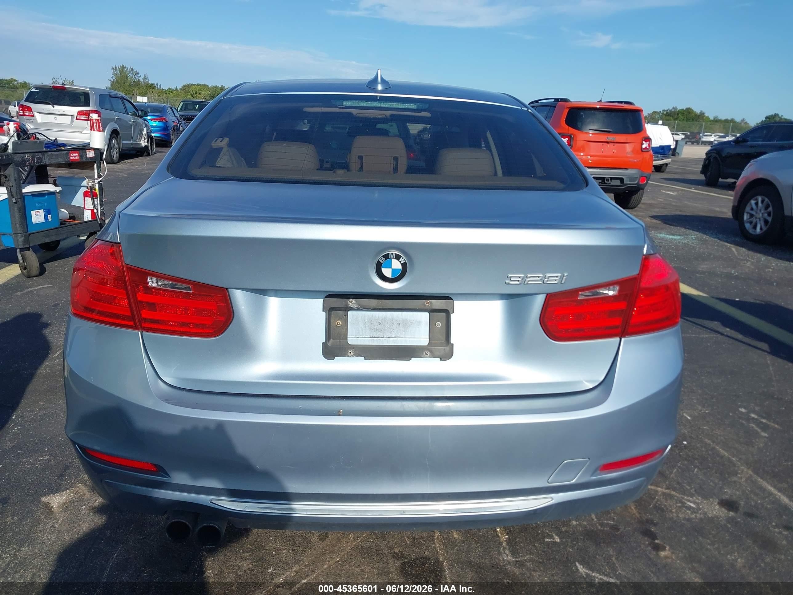 2012 Bmw 328i   Серебряный vin: WBA3C1C5XCF431610