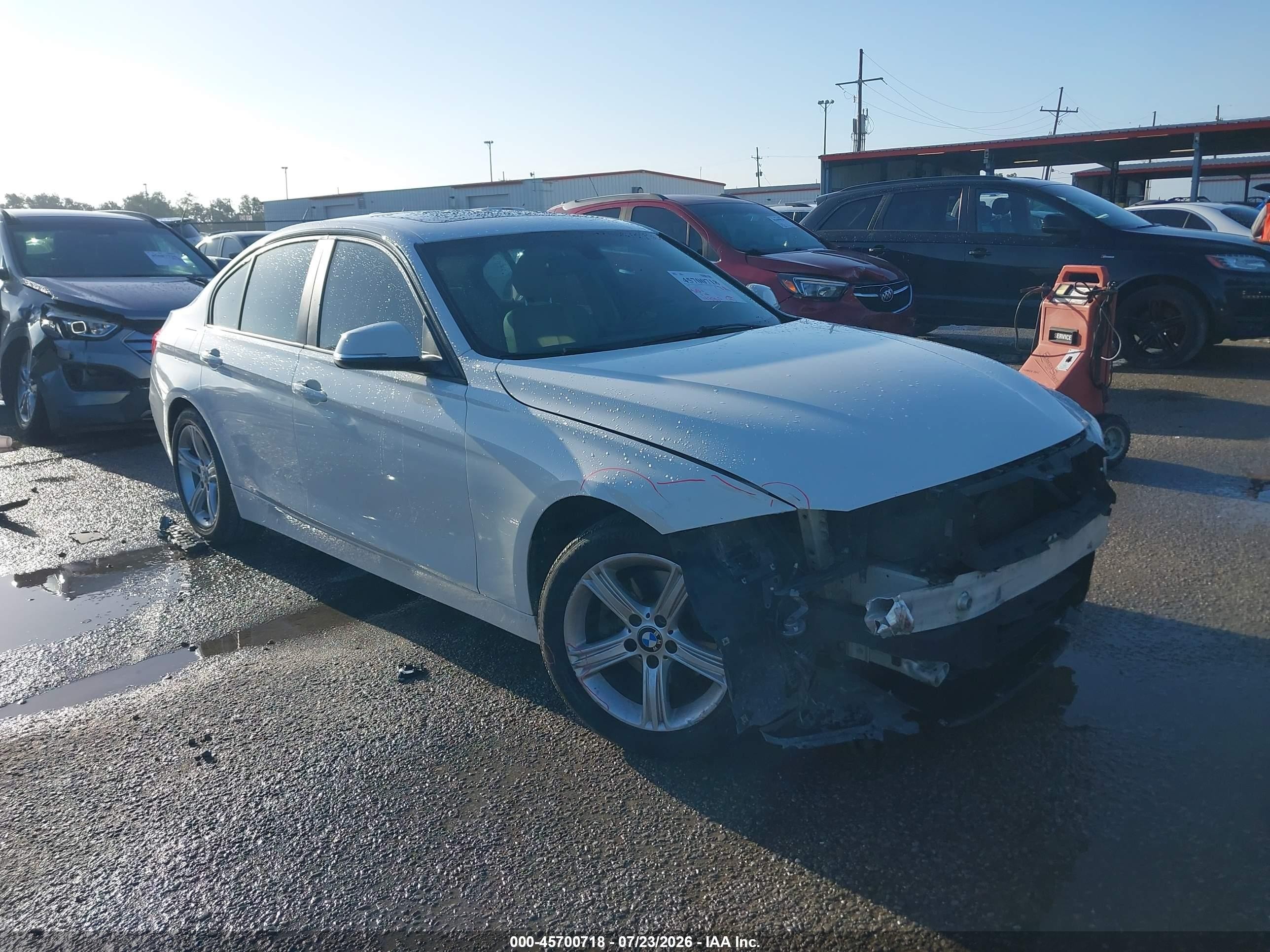 2013 Bmw 320i Xdrive Белый vin: WBA3C3C51DF982585