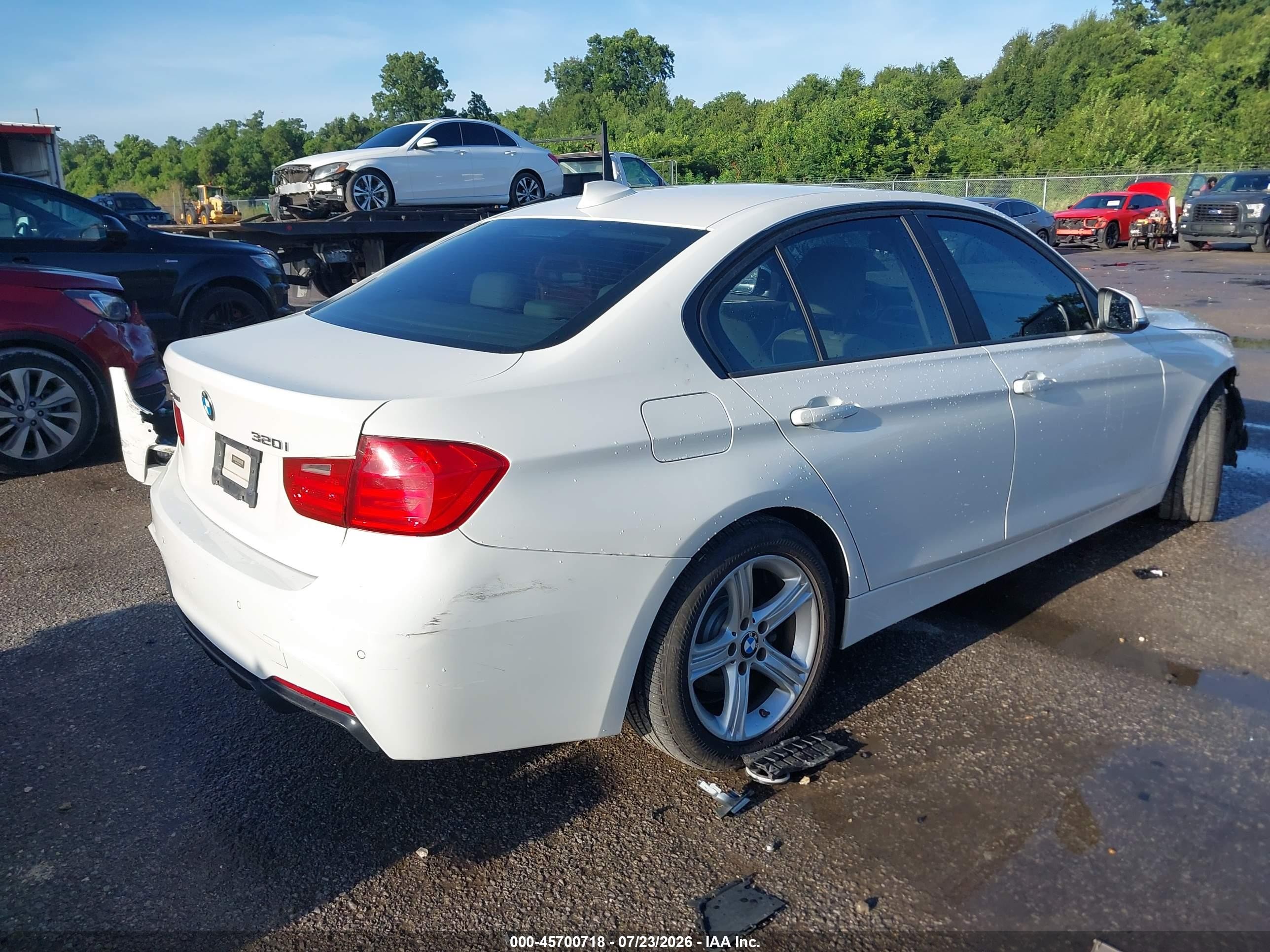 2013 Bmw 320i Xdrive White vin: WBA3C3C51DF982585