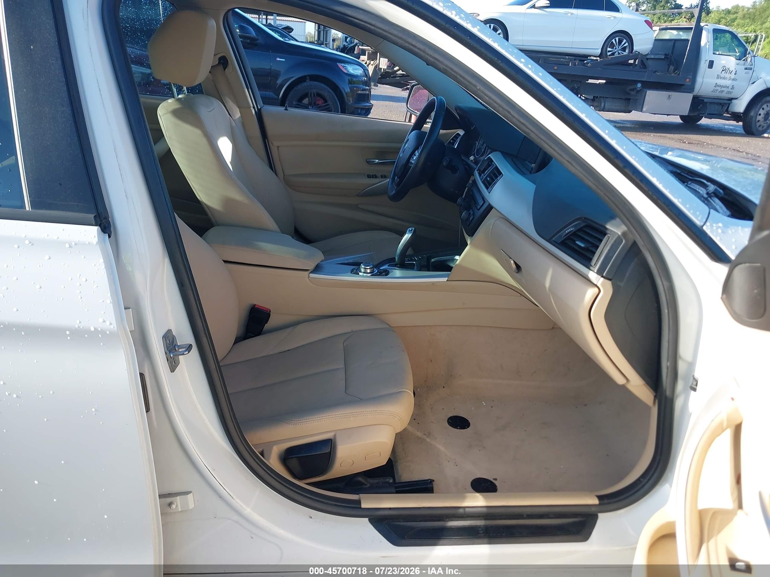 2013 Bmw 320i Xdrive White vin: WBA3C3C51DF982585