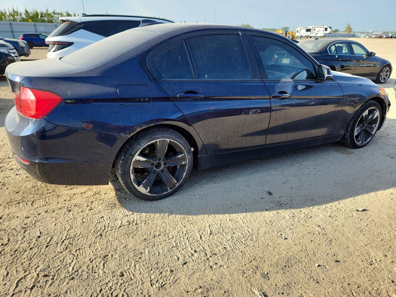 2014 Bmw 320 I Xdrive Blue vin: WBA3C3C53EF986154