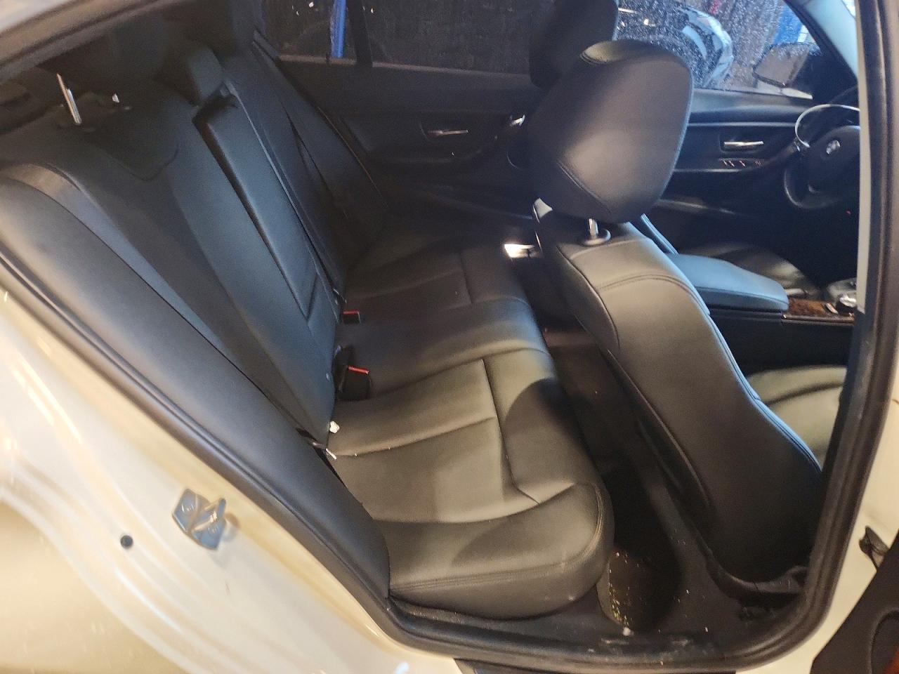2015 Bmw 320 I Xdrive Белый vin: WBA3C3C54FP663579