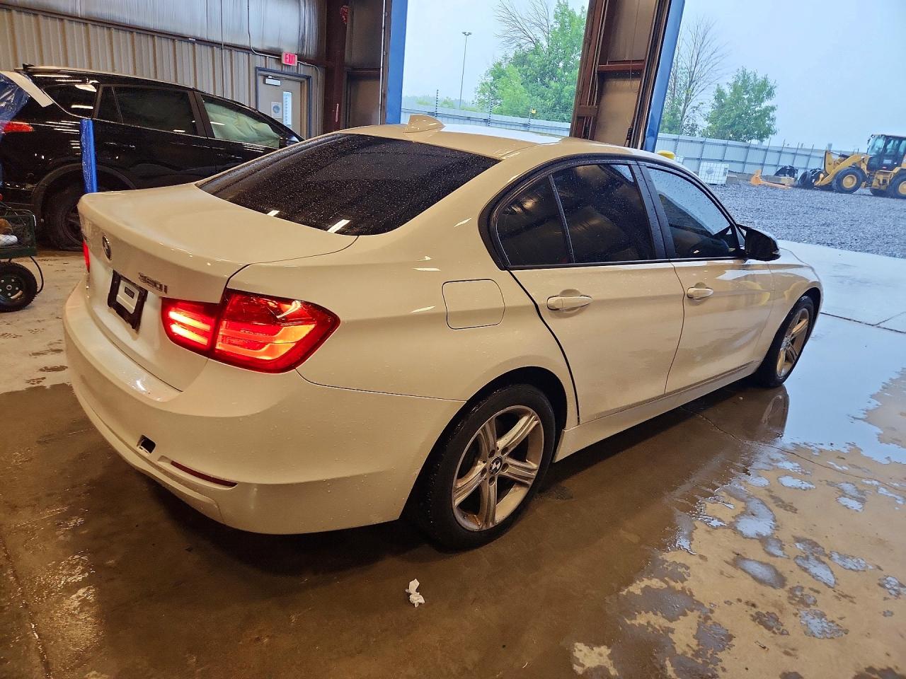 2015 Bmw 320 I Xdrive Белый vin: WBA3C3C54FP663579