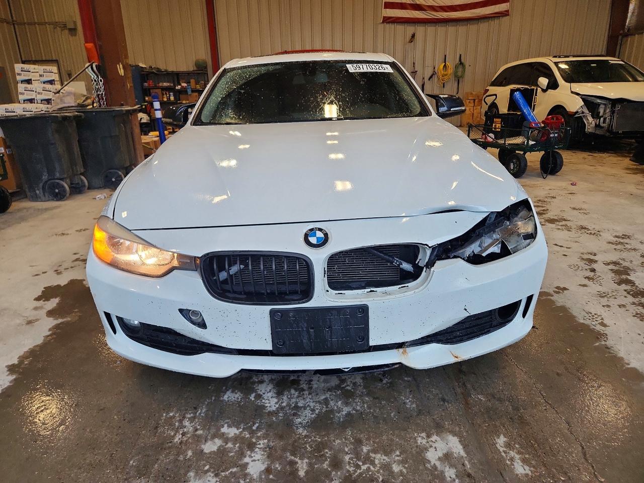 2015 Bmw 320 I Xdrive Белый vin: WBA3C3C54FP663579