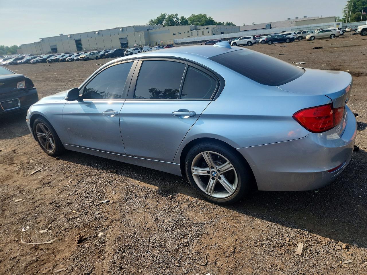 2014 Bmw 320 I Xdrive Blue vin: WBA3C3C55EF983353