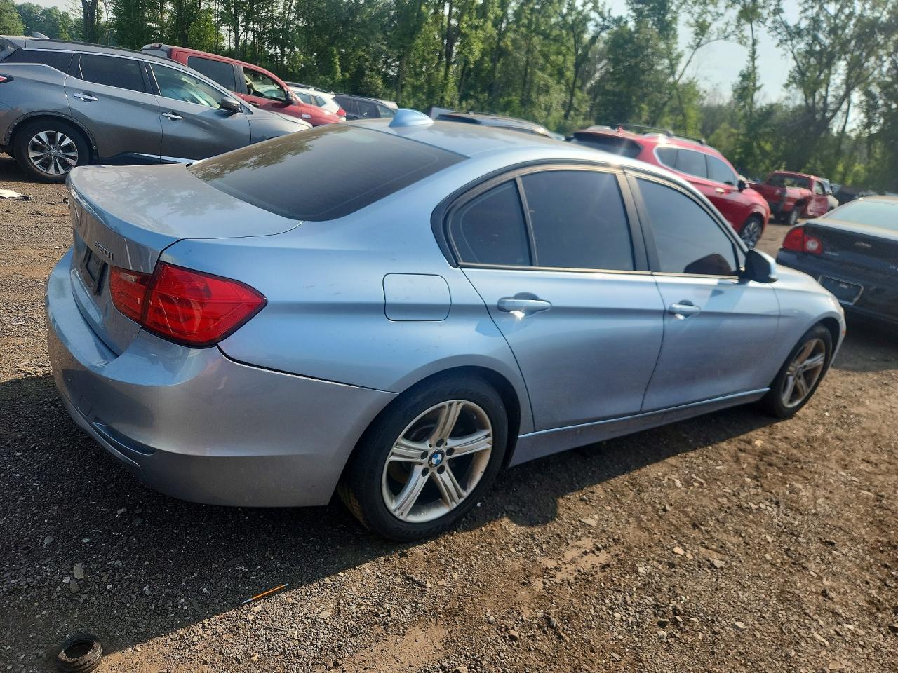 2014 Bmw 320 I Xdrive Blue vin: WBA3C3C55EF983353