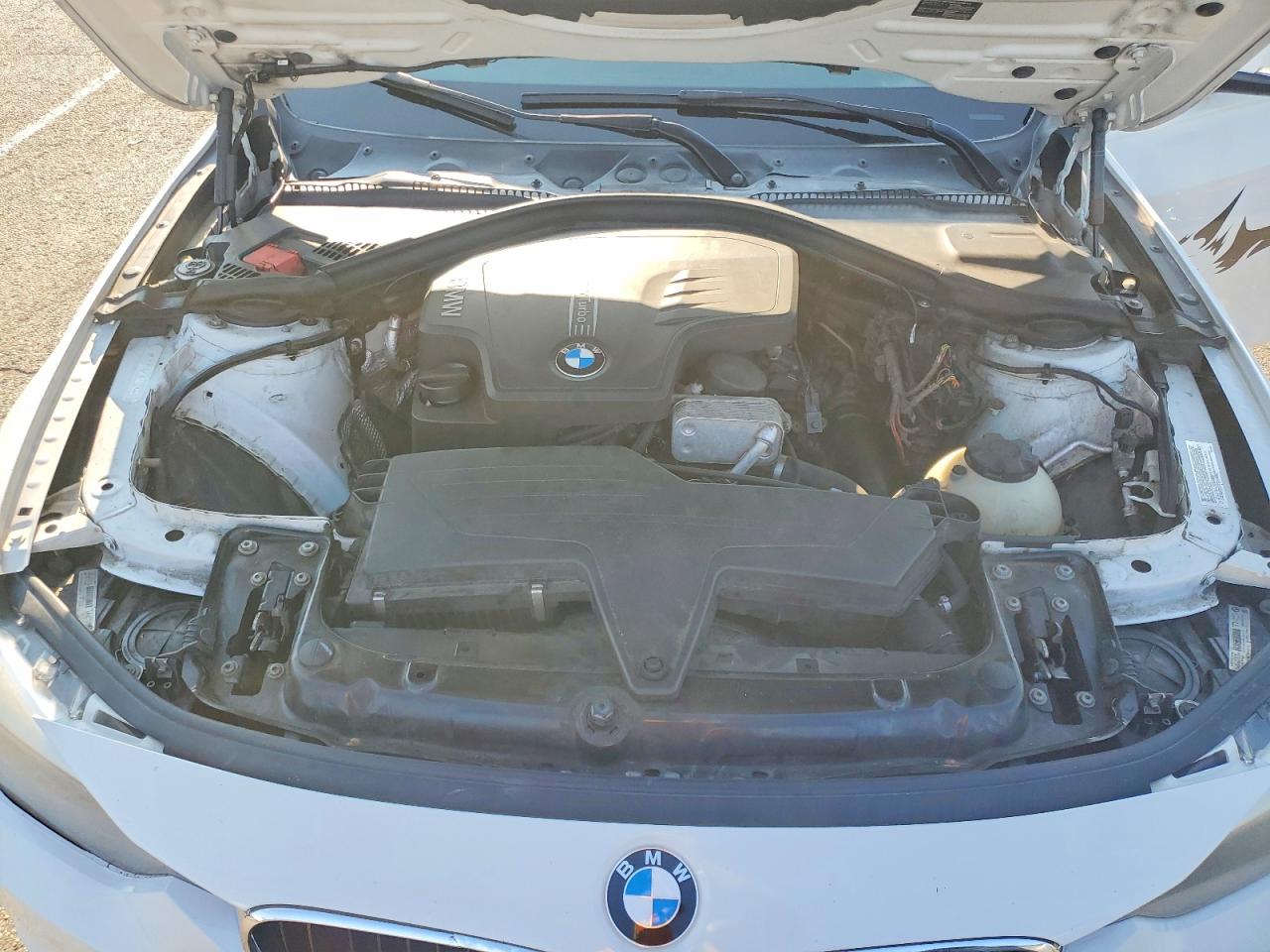 2014 Bmw 320 I Xdrive White vin: WBA3C3C57EF984794