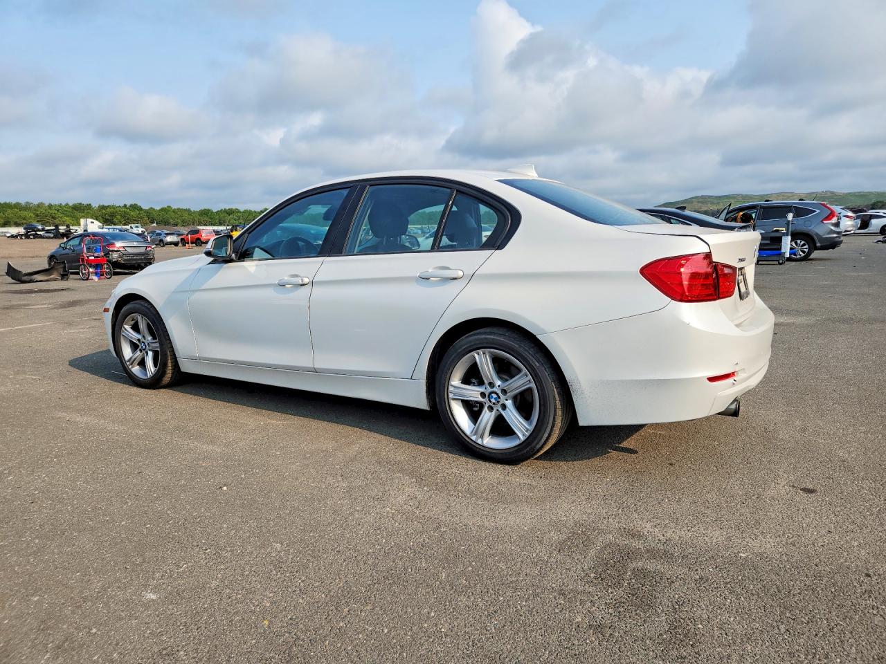 2013 Bmw 320 I Xdrive White vin: WBA3C3C59DF983192