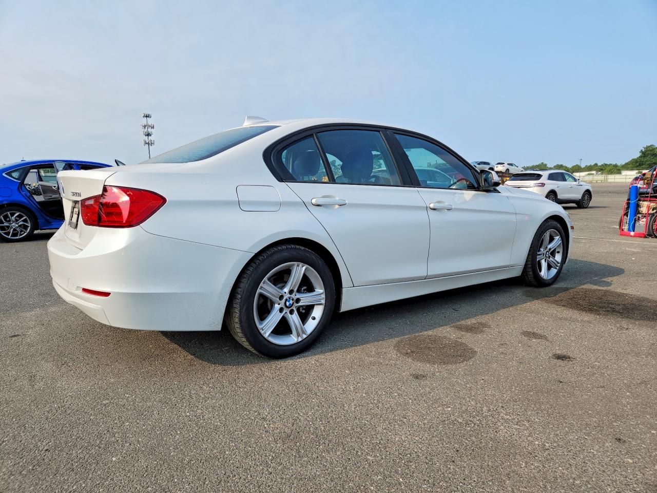 2013 Bmw 320 I Xdrive White vin: WBA3C3C59DF983192
