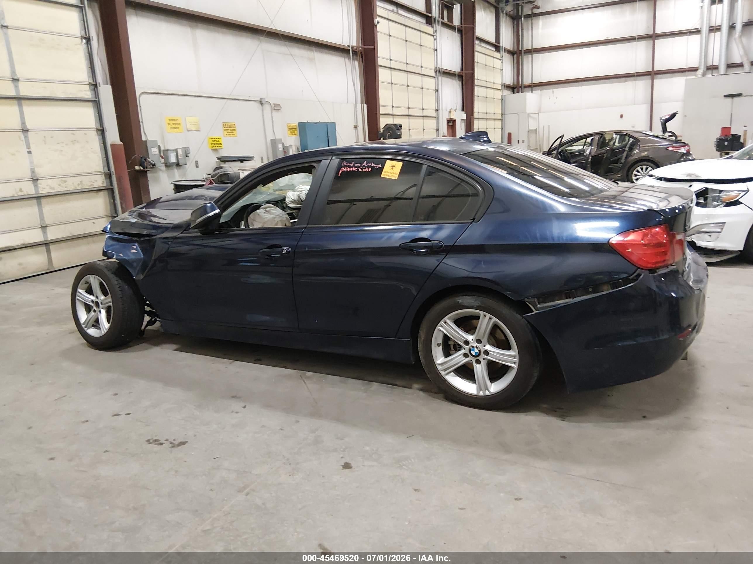 2014 Bmw 320i Xdrive Blue vin: WBA3C3C59EF983758