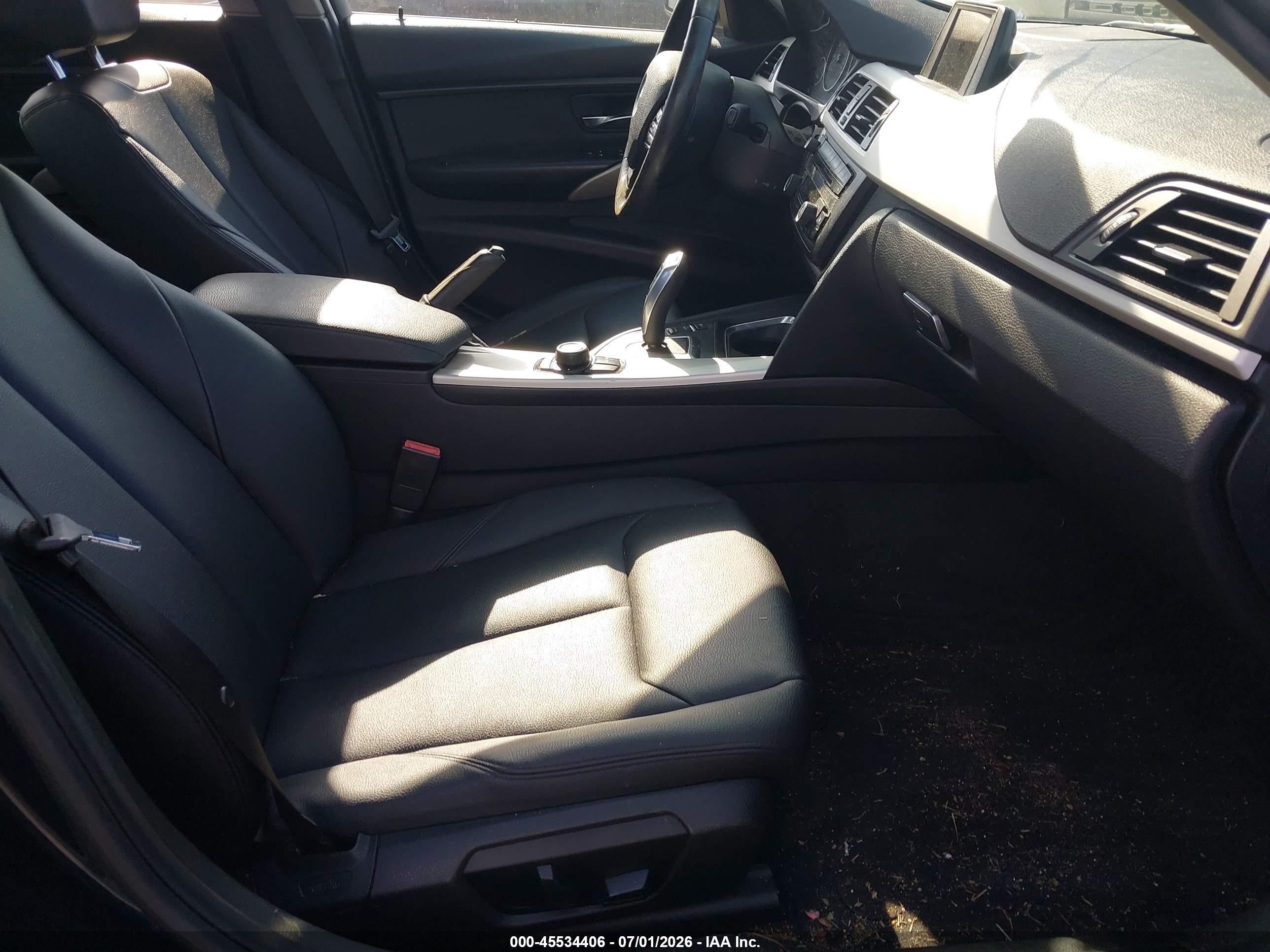2015 Bmw 320i Xdrive Синий vin: WBA3C3C59FK202844
