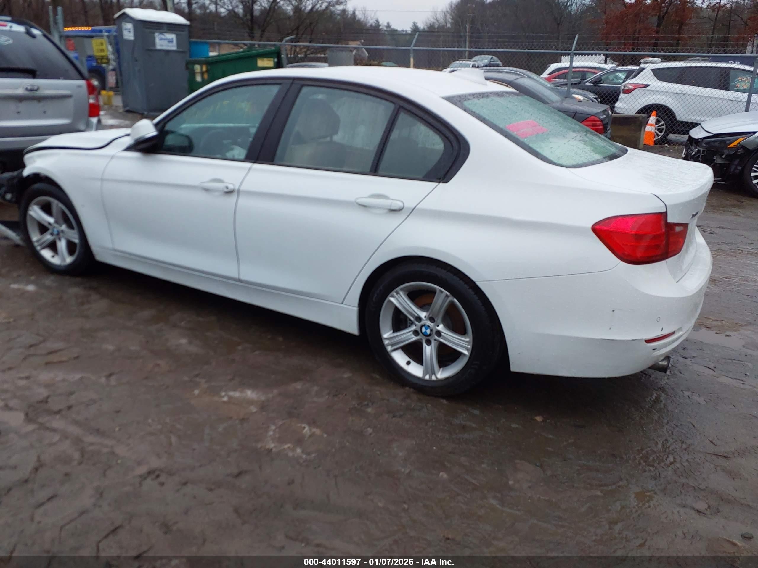 2013 Bmw 320i Xdrive White vin: WBA3C3C5XDF981631