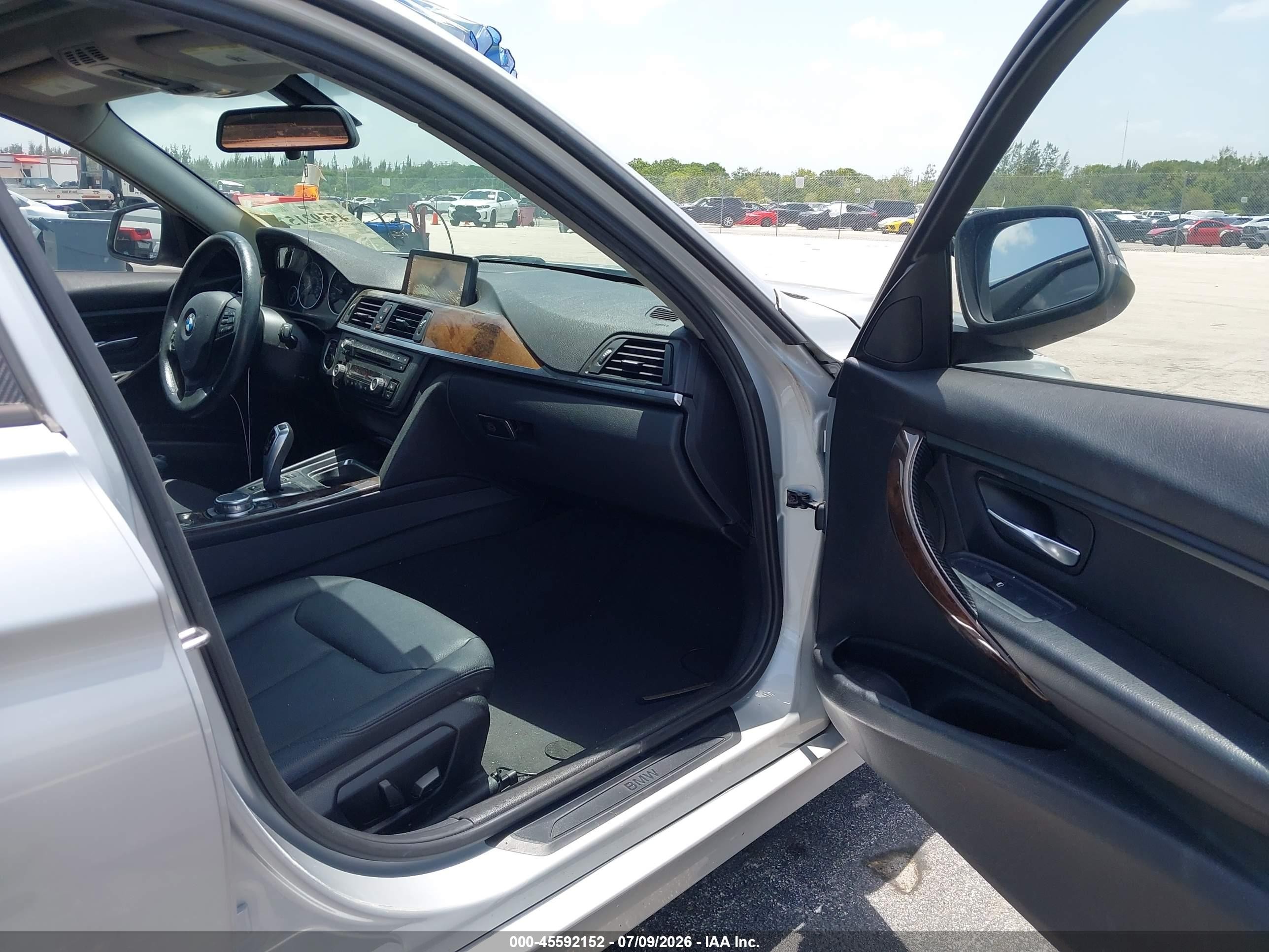2015 Bmw 320i Xdrive Silver vin: WBA3C3G50FNT52320