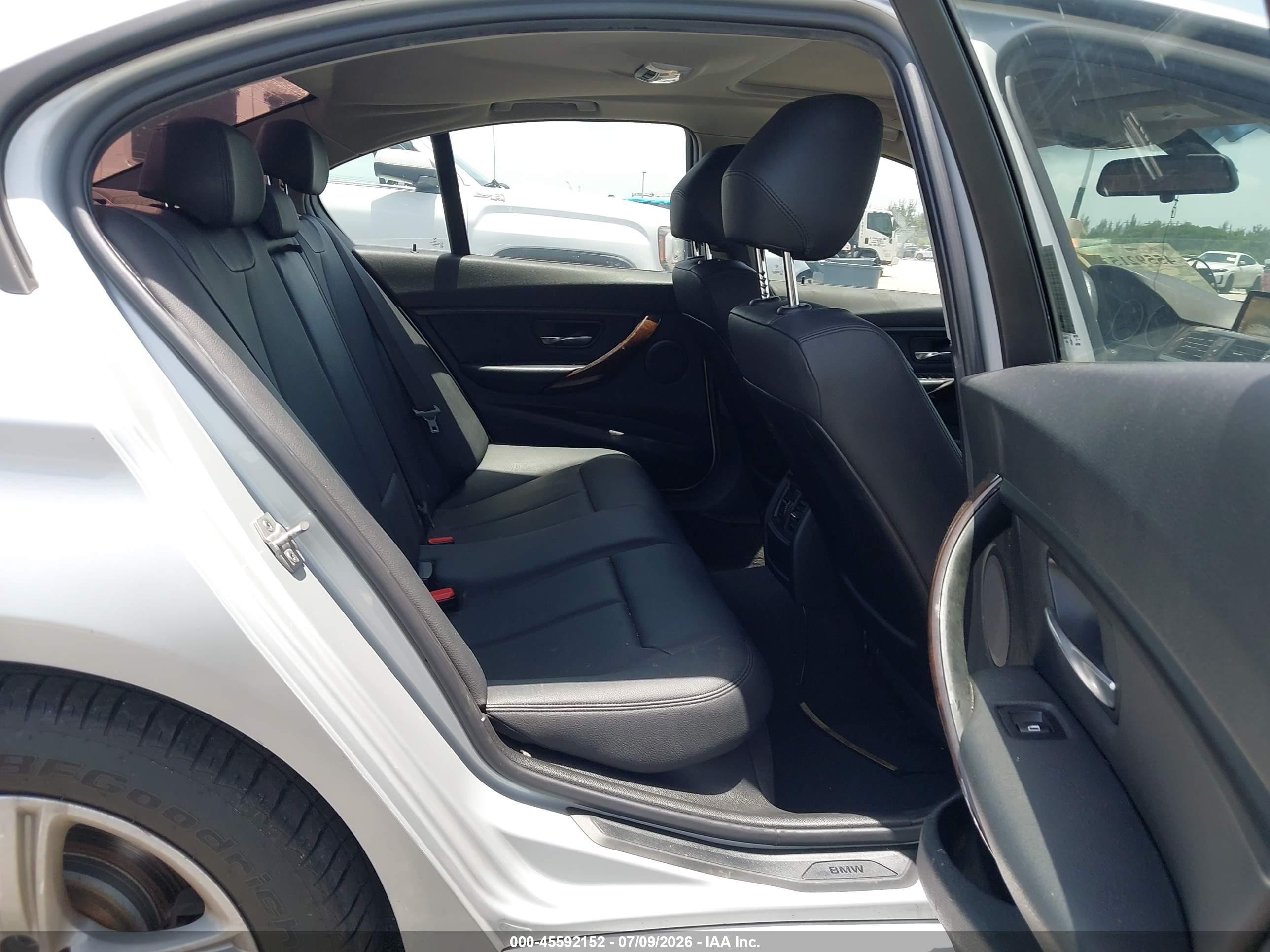 2015 Bmw 320i Xdrive Silver vin: WBA3C3G50FNT52320