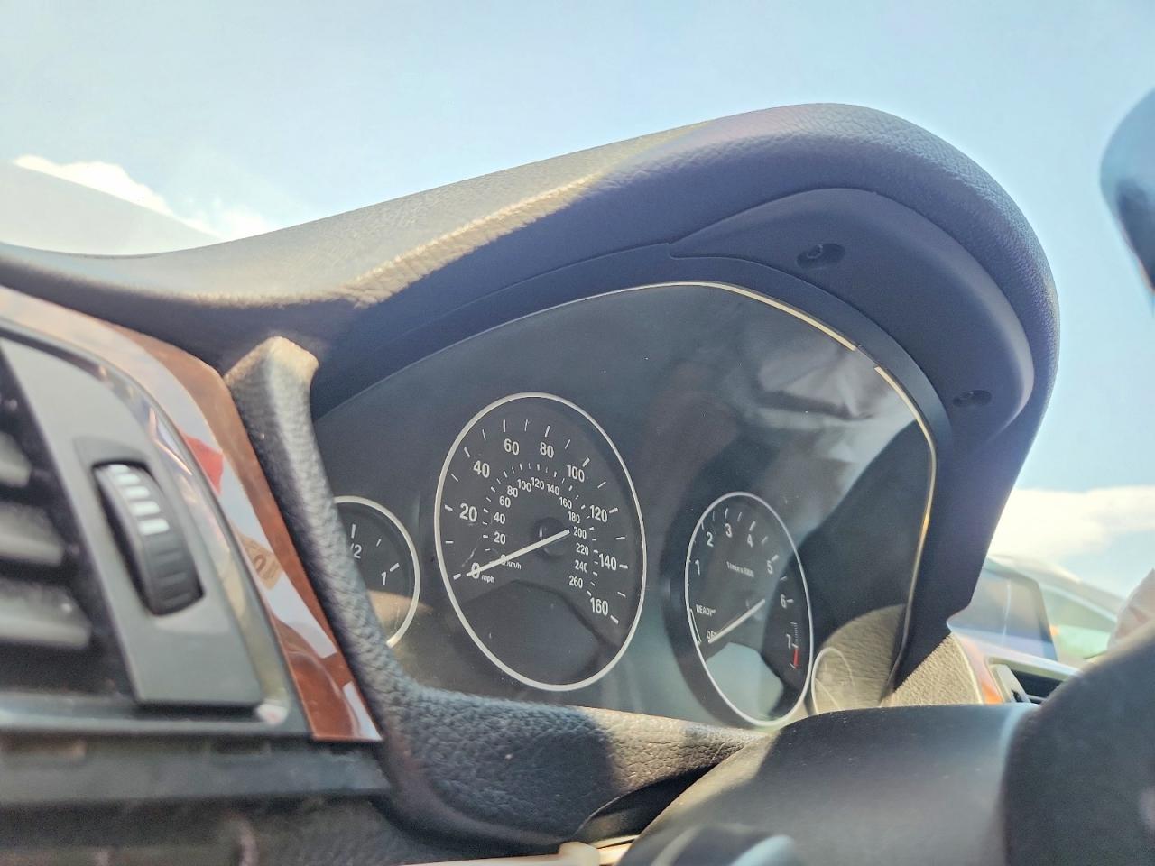 2014 Bmw 320 I Xdrive Серебряный vin: WBA3C3G52ENR25748