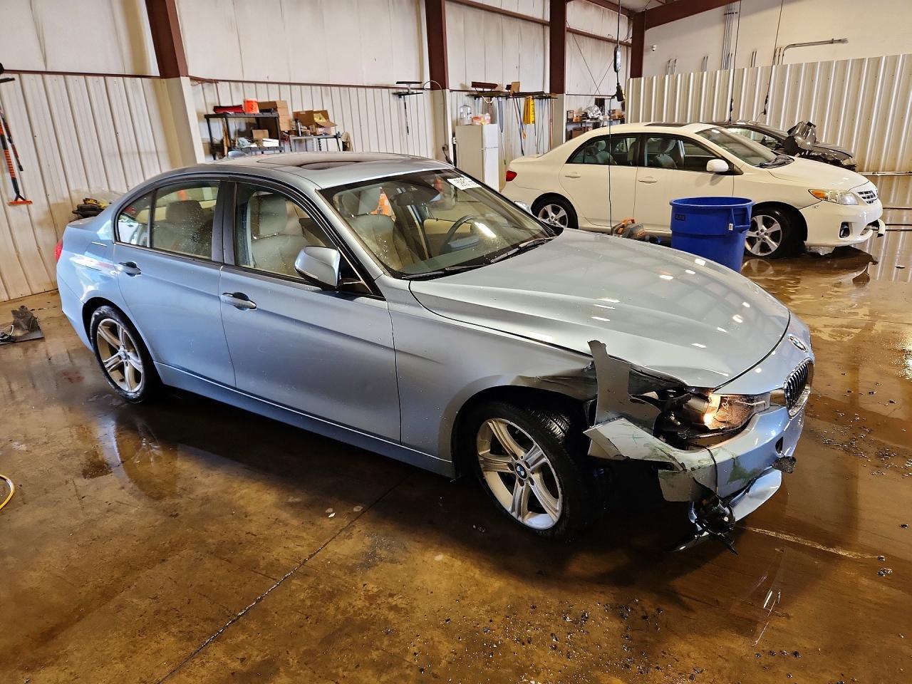 2014 Bmw 320 I Xdrive Blue vin: WBA3C3G53ENR25435